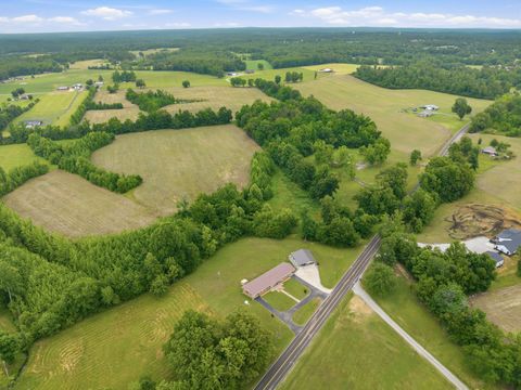 Photo of 944 Brooksie Thompson Rd, Decaturville, TN 38329 (MLS # 3220486)