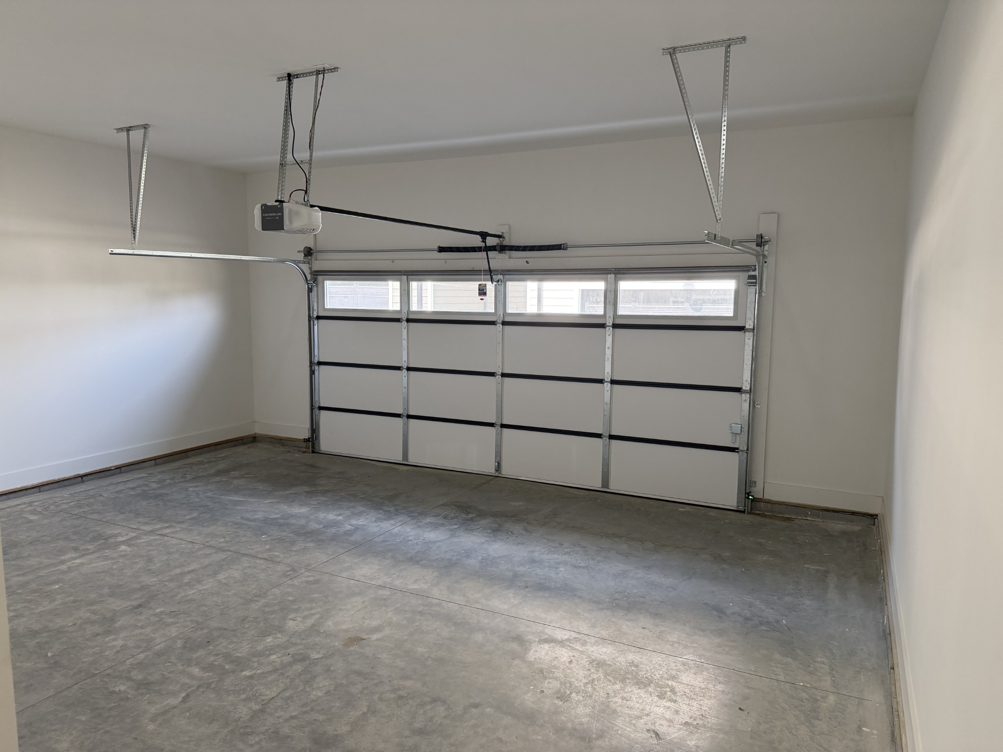 6122 Robertson Ave