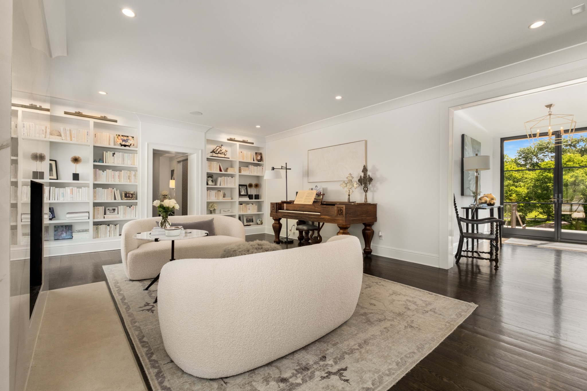 313 Deerwood Ln