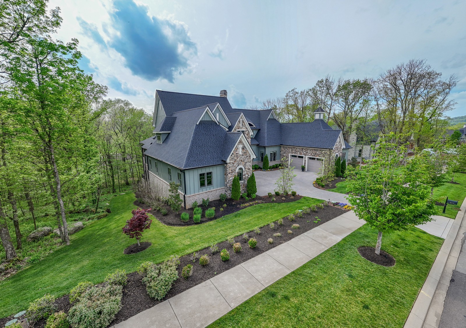 8119 Mountaintop Dr