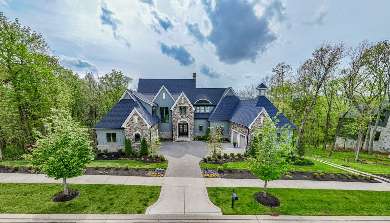 8119 Mountaintop Dr