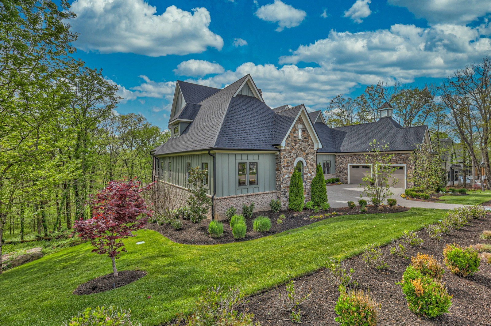 8119 Mountaintop Dr