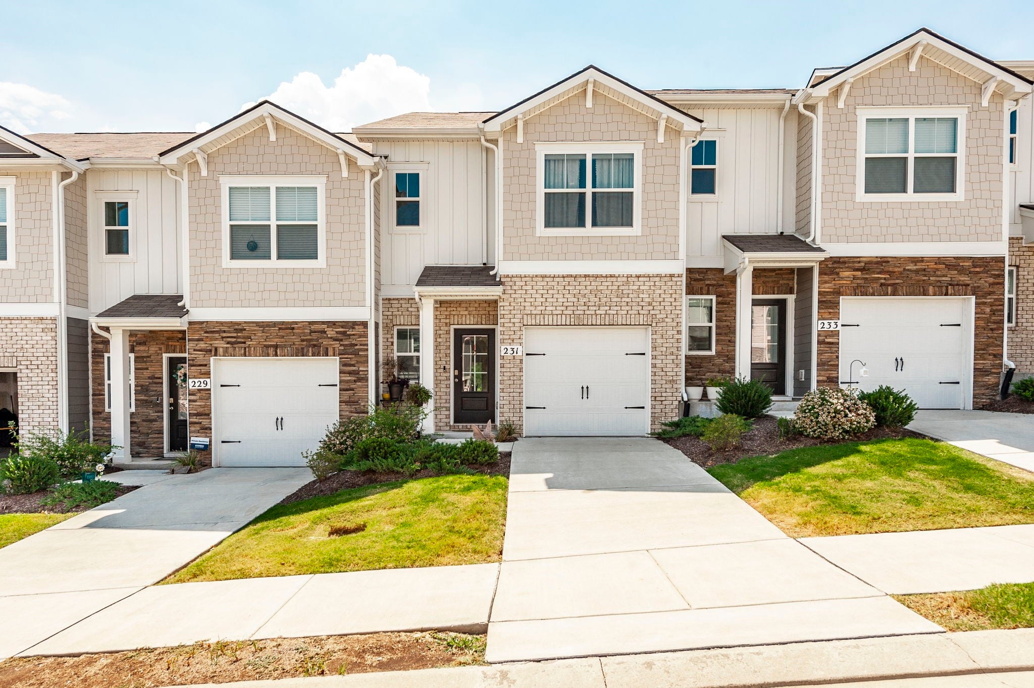 231 Redhead Ln