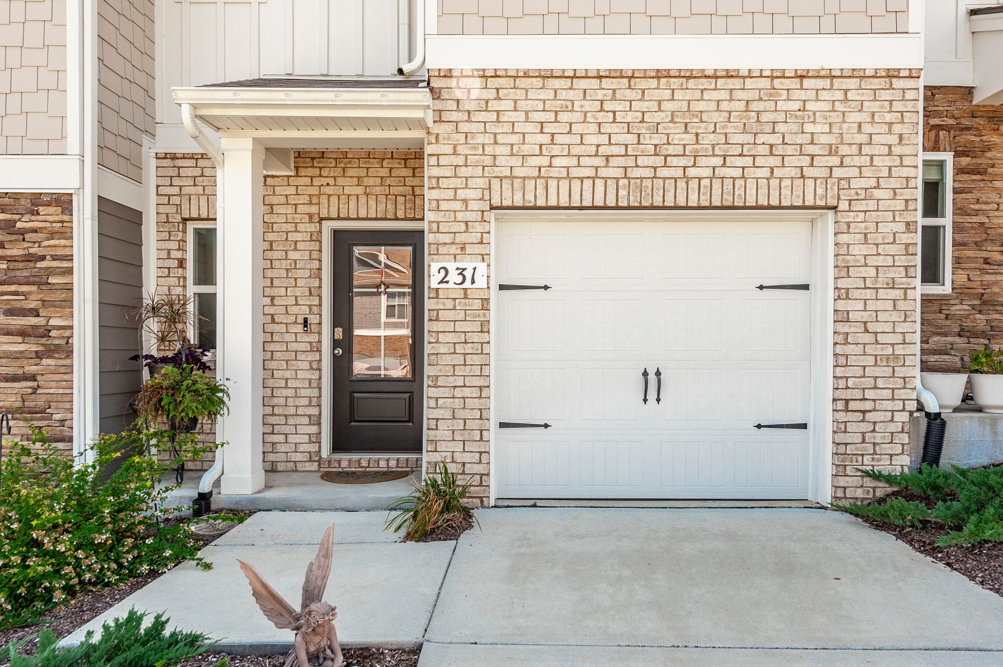 231 Redhead Ln