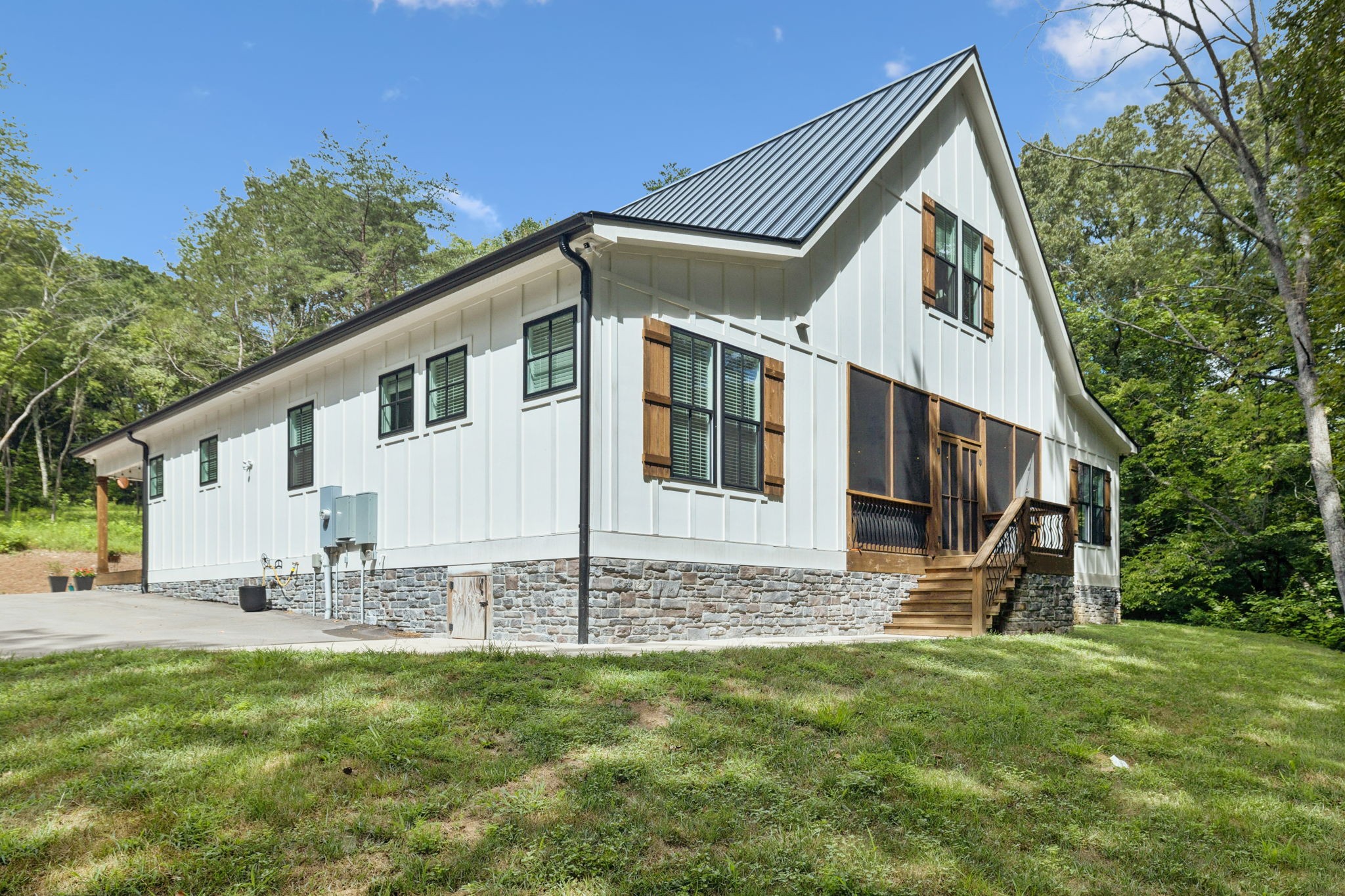 7469 Sleepy Hollow Rd