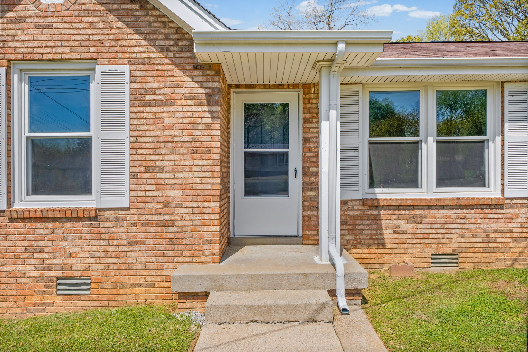 931 Poppy Dr