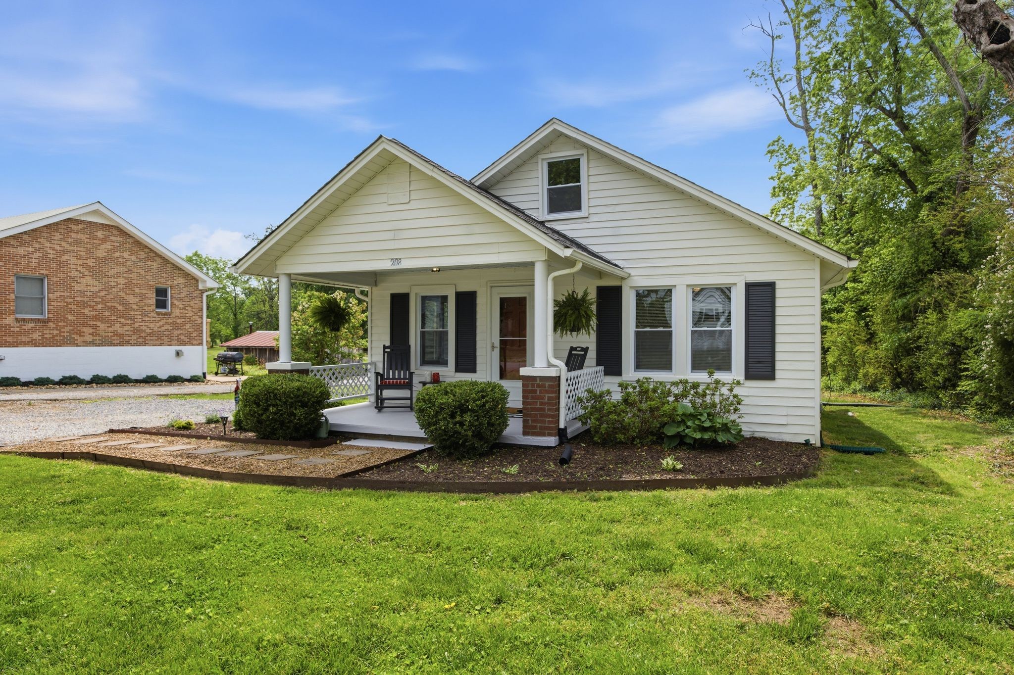 208 W South St