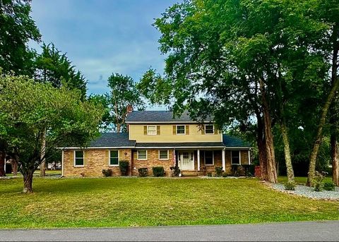 2422 Choctaw Trce Murfreesboro TN 37129