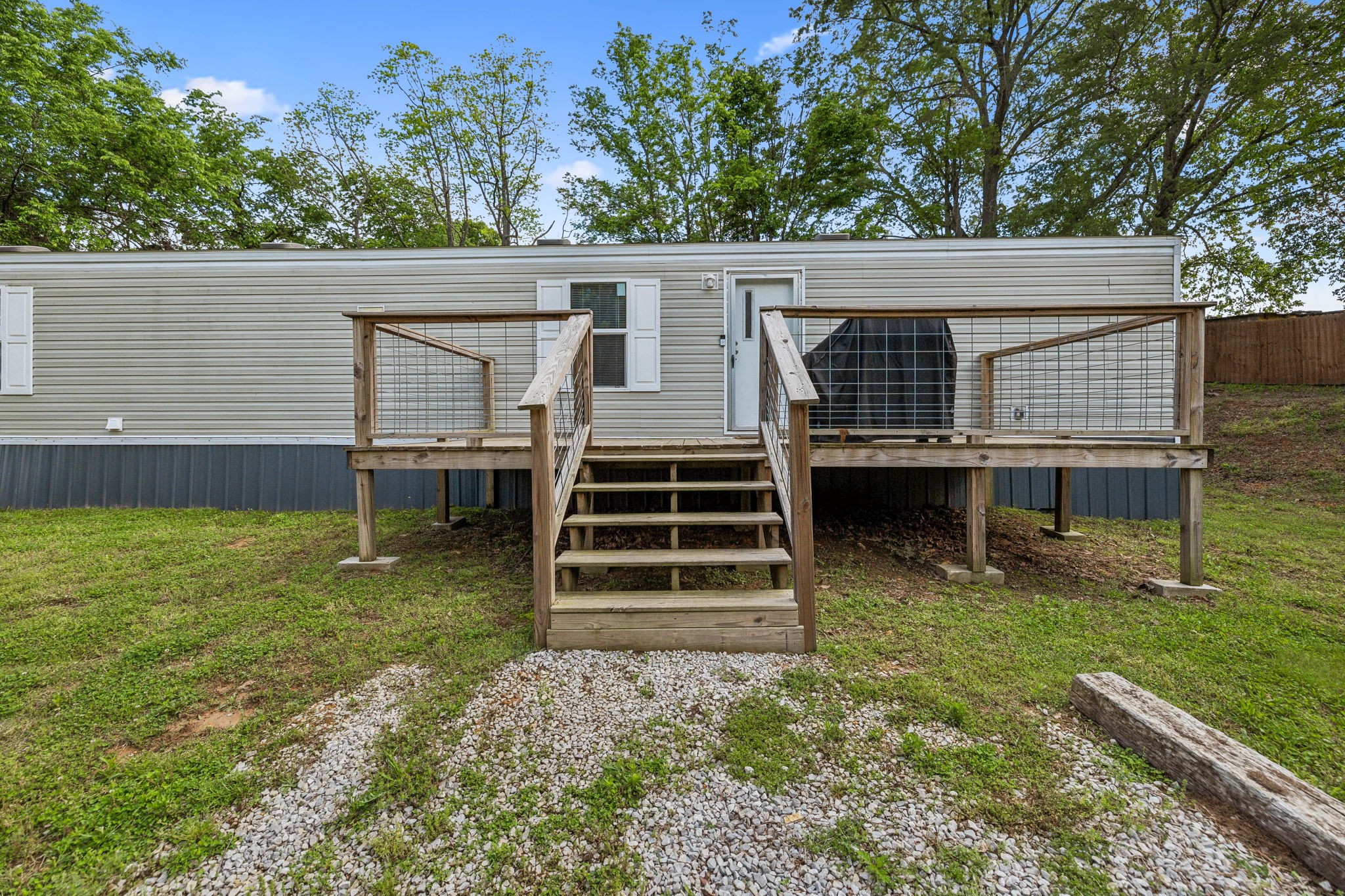708 Hooper Rd
