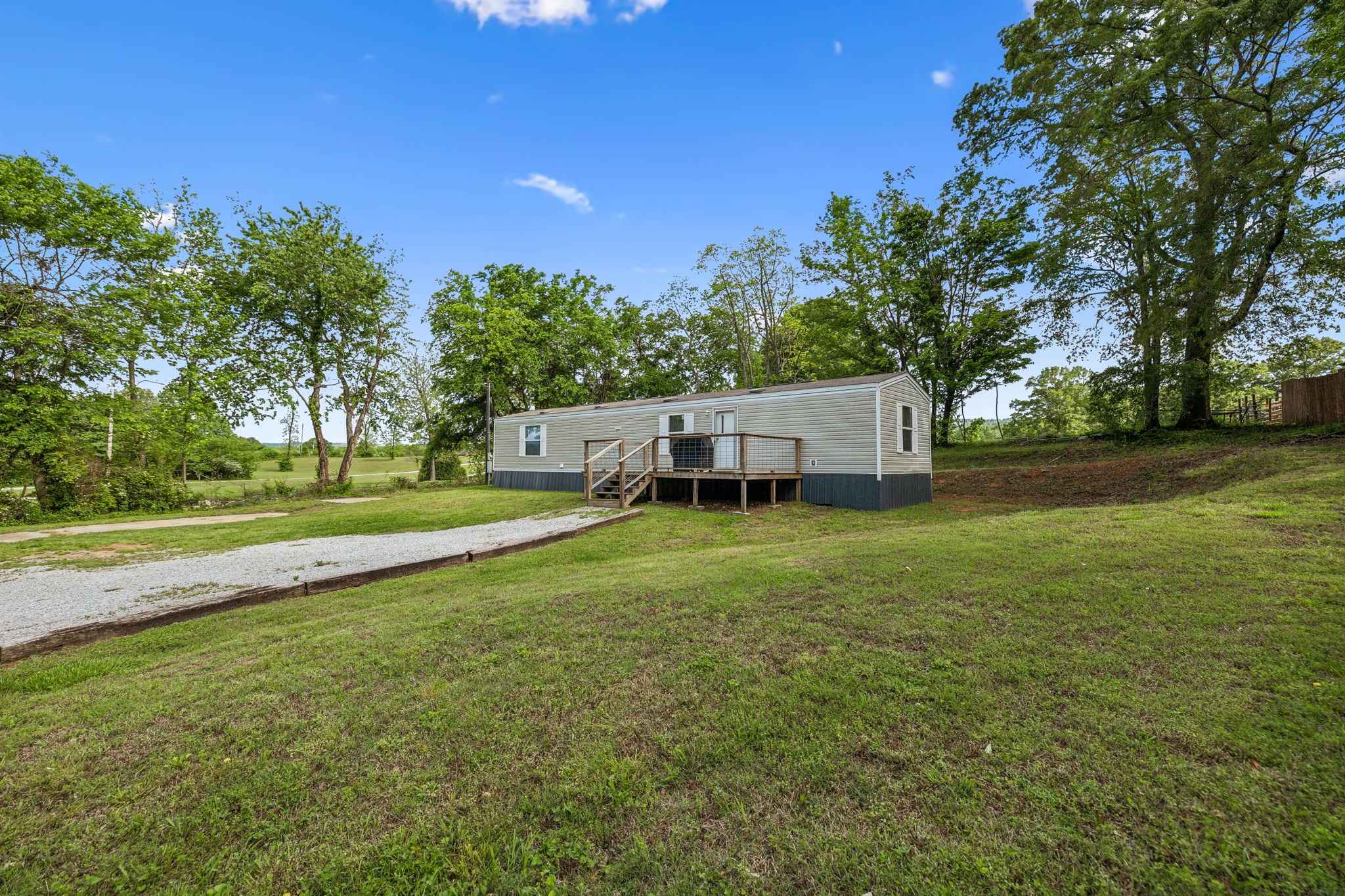708 Hooper Rd