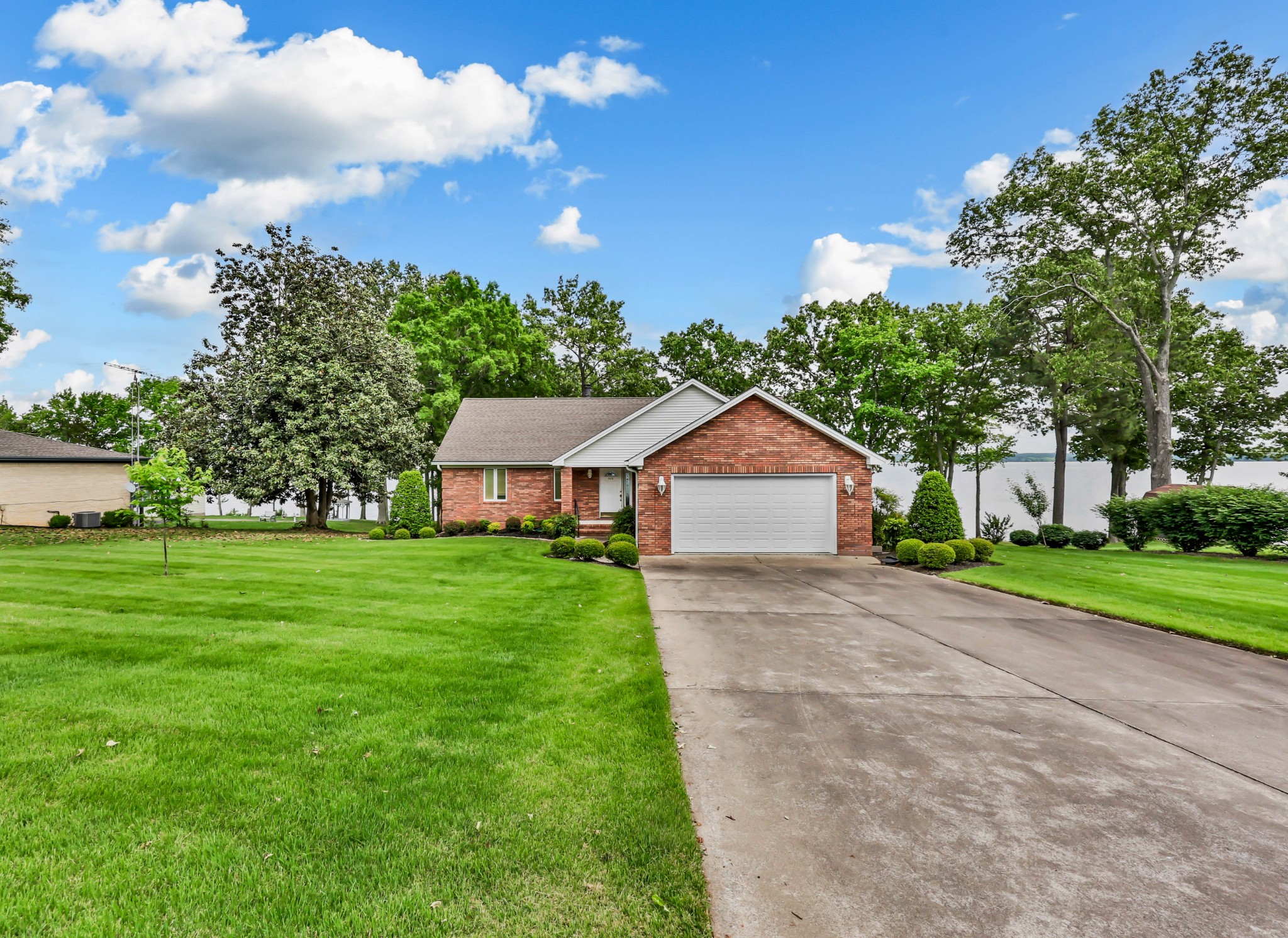 649 Holiday Acres Dr