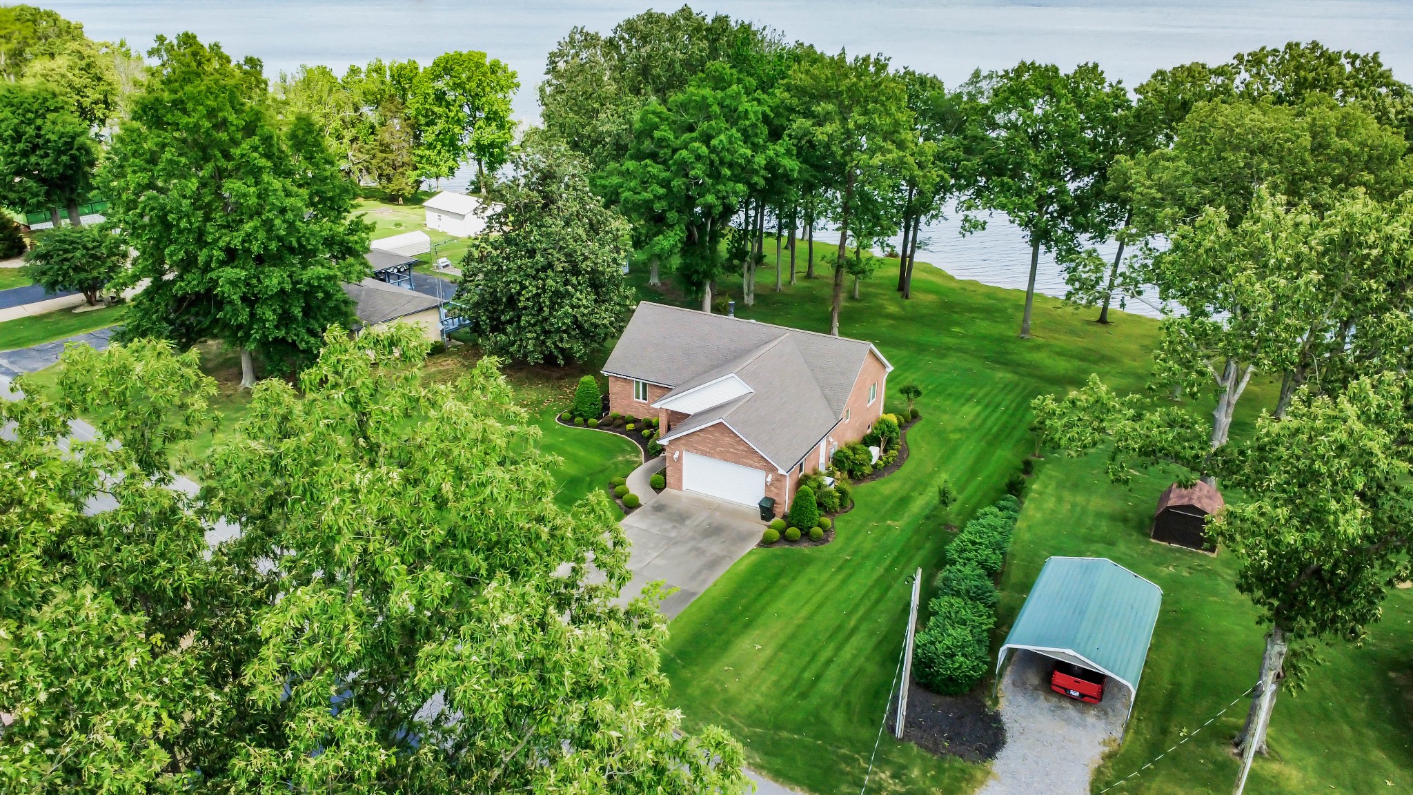 649 Holiday Acres Dr