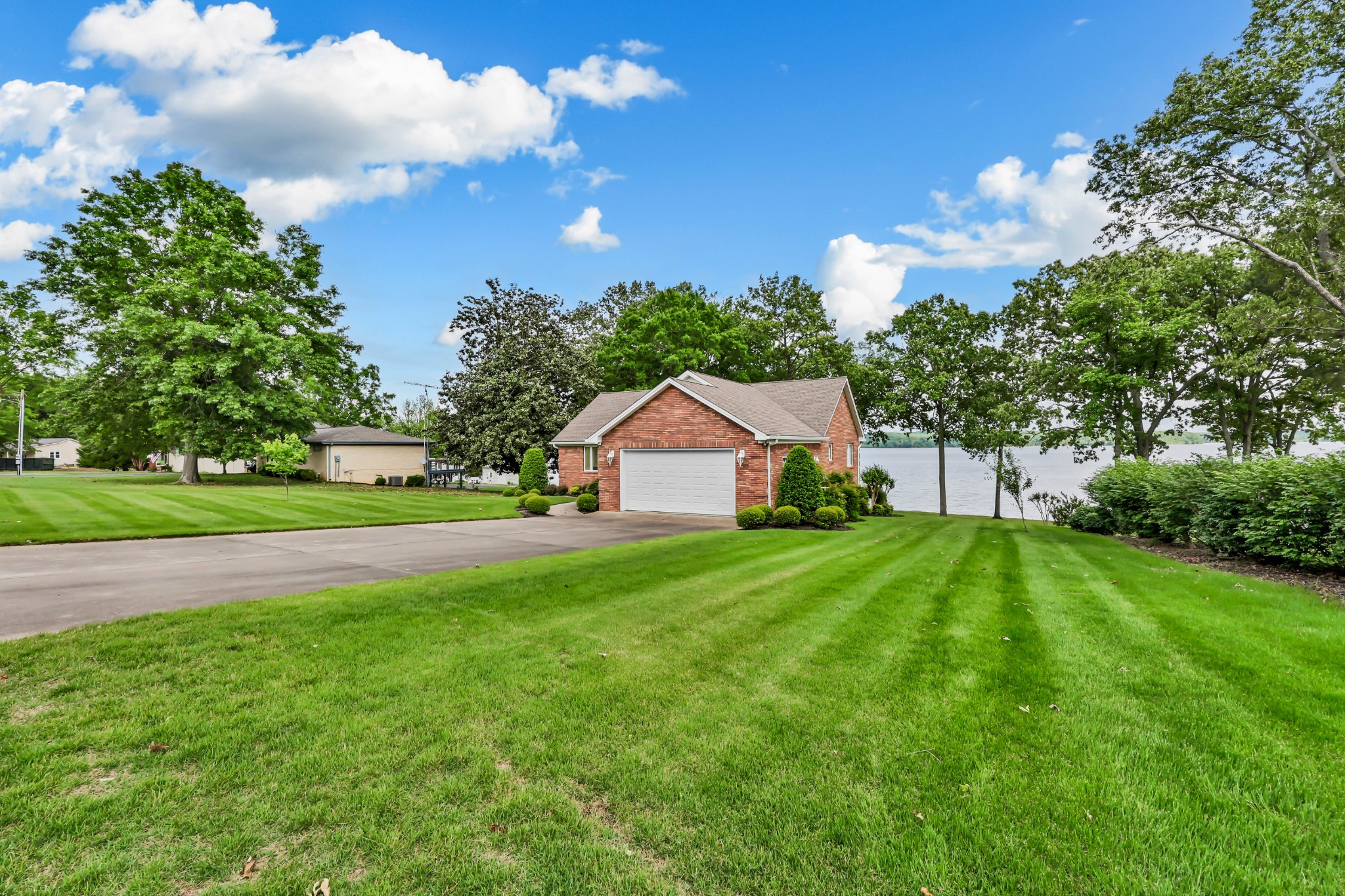 649 Holiday Acres Dr