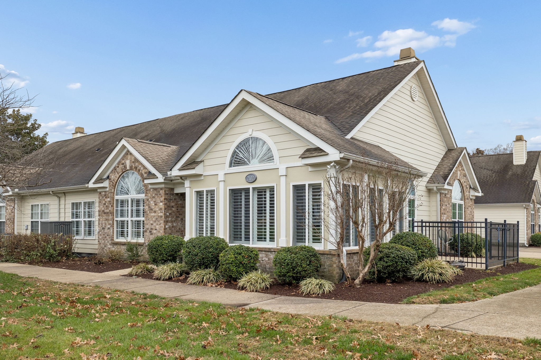 825 S Browns Ln 2102