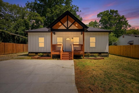 Photo of 617 W 47th Street, Chattanooga, TN 37410 (MLS # 3232012)