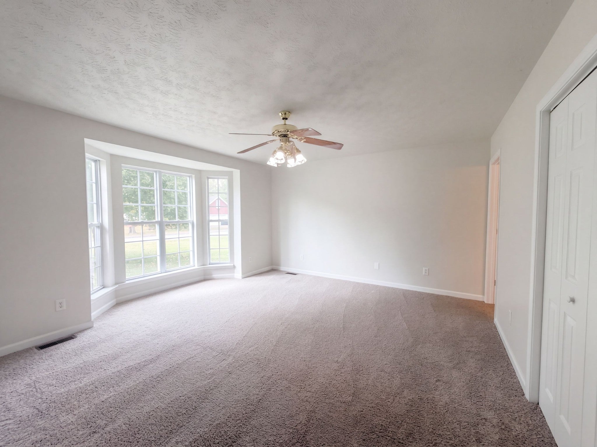 1035 Sassafras Ln