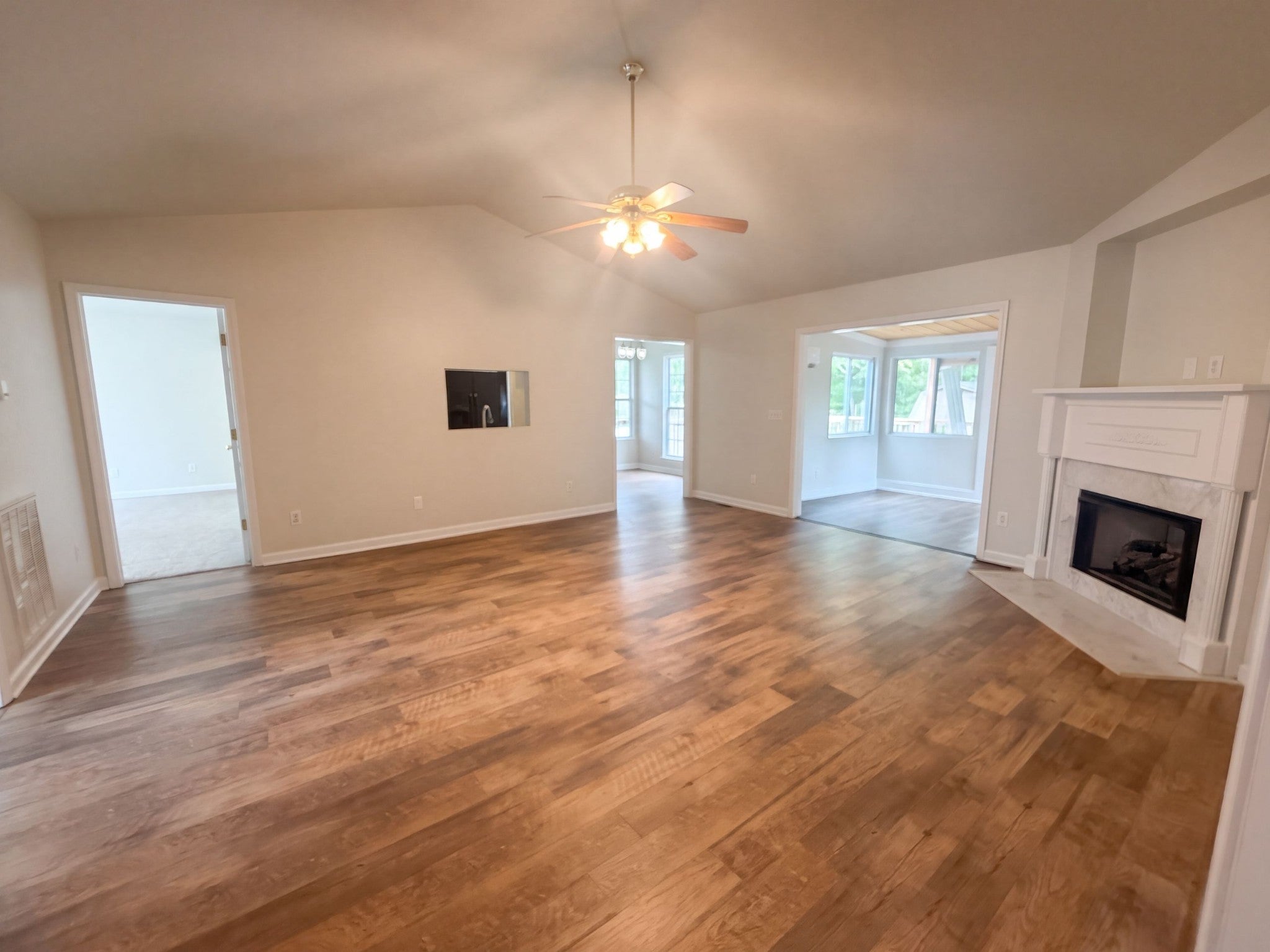 1035 Sassafras Ln