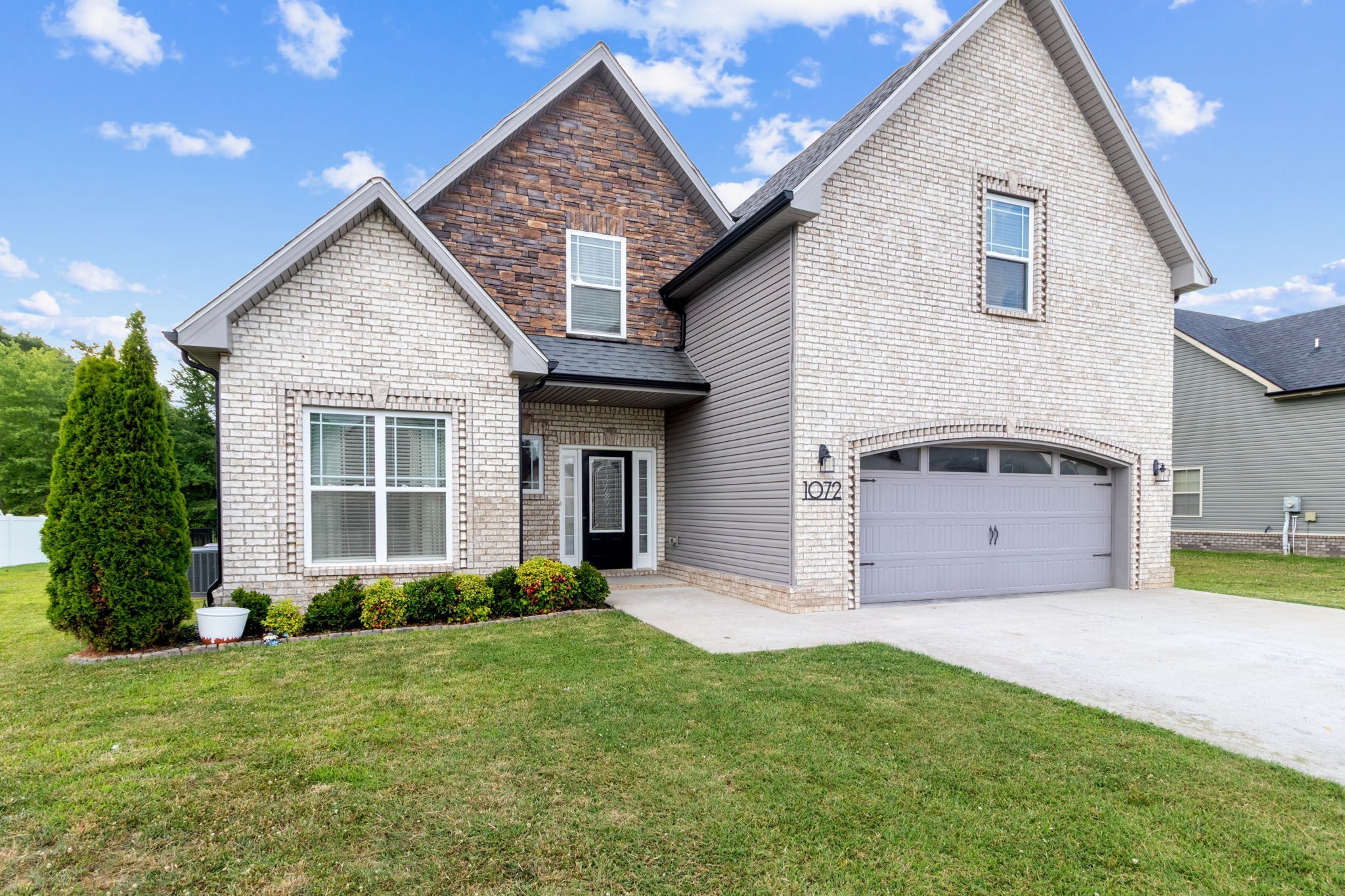 1072 Chagford Dr