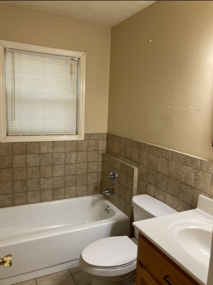 2202 Country Club Lane B