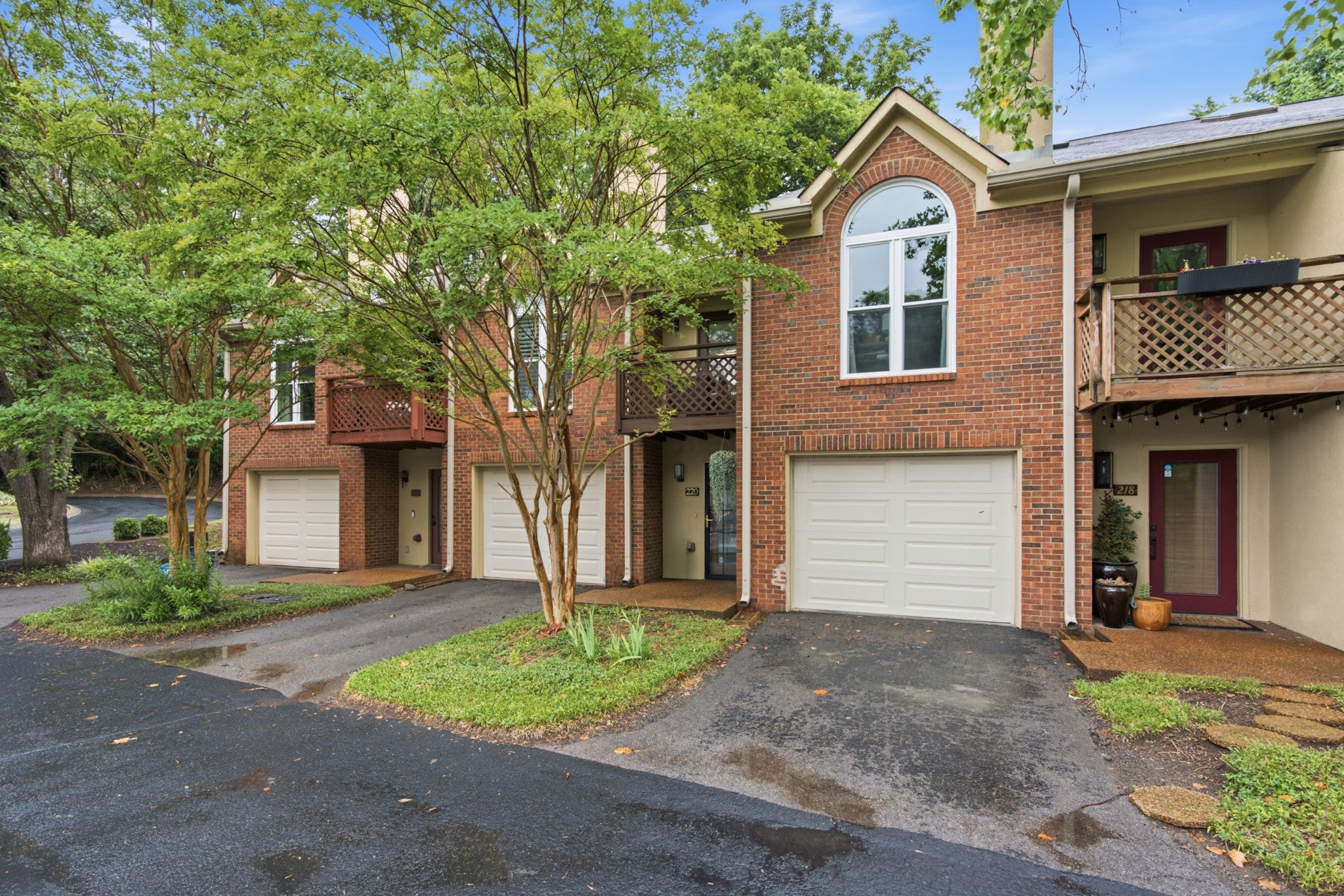 220 Riverstone Ct