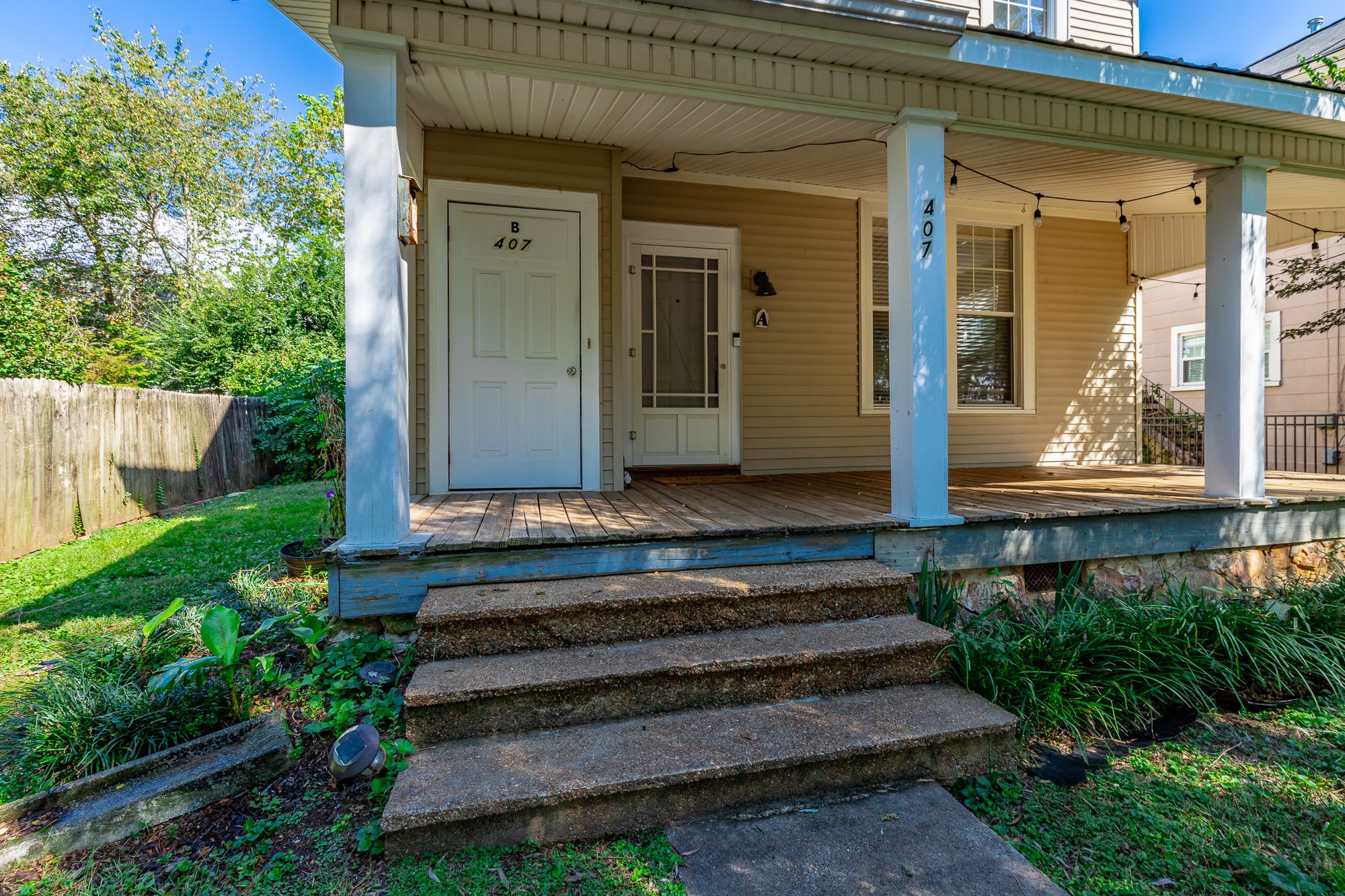 407 Colville St