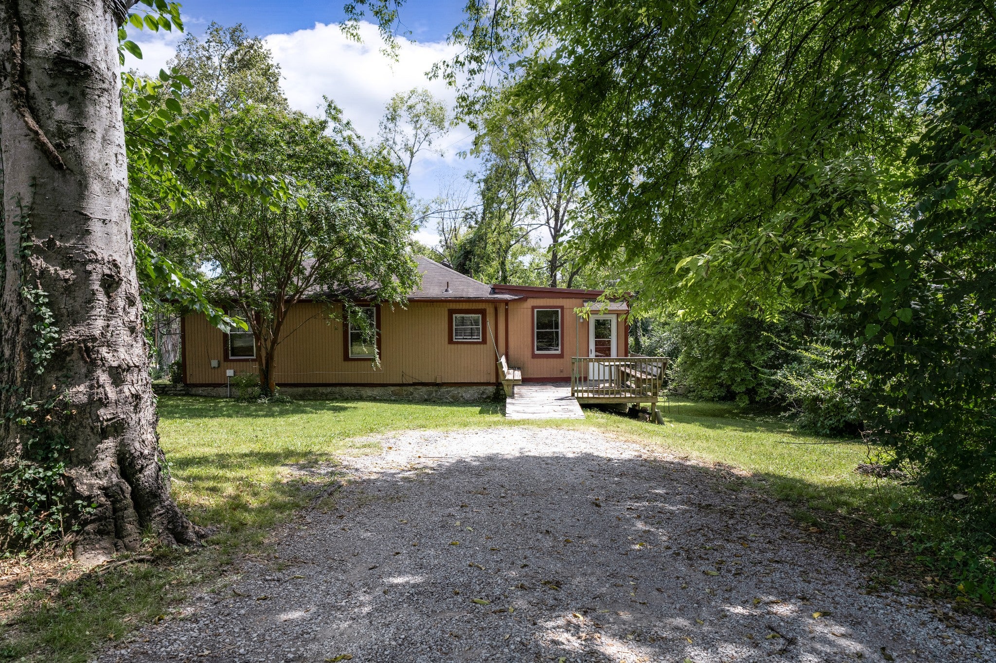 2208A Riverside Dr