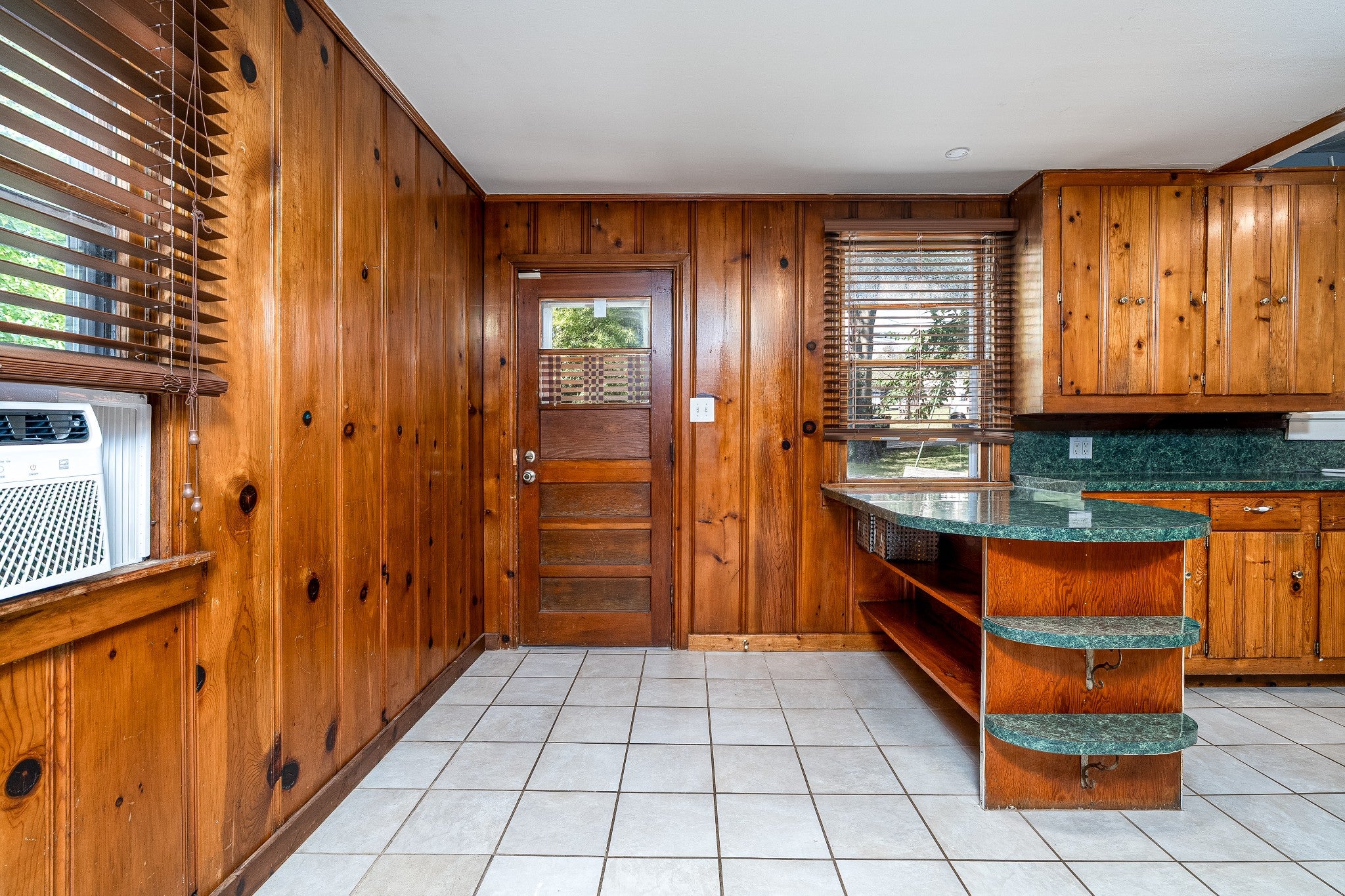 2208A Riverside Dr