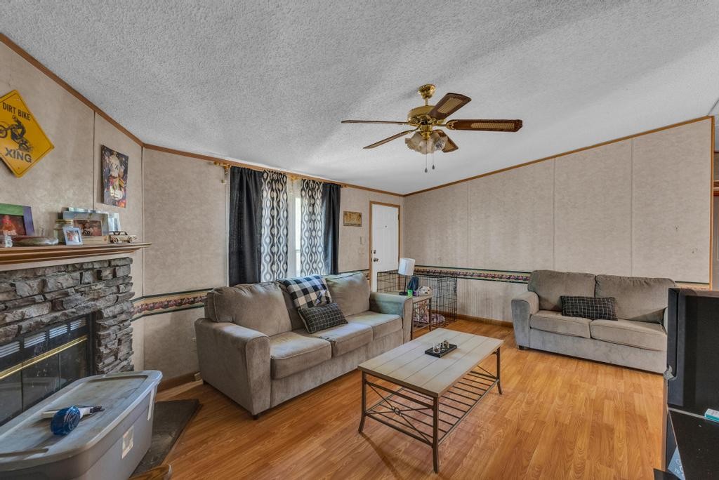 391 Manor Rd