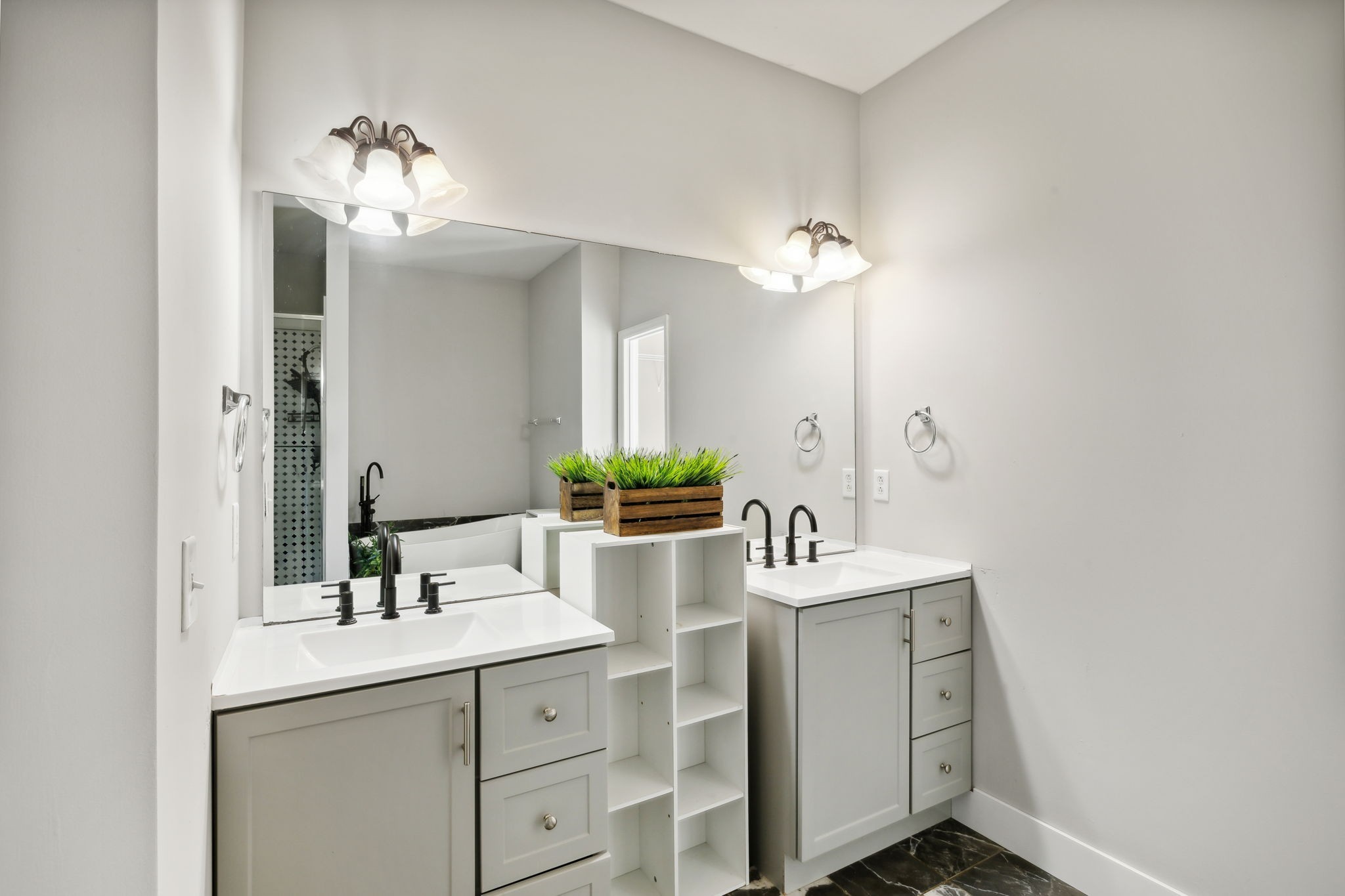 Brentwood, Tennessee 37027, United States, 5 Bedrooms Bedrooms, ,3 BathroomsBathrooms,Residential,Active,104649