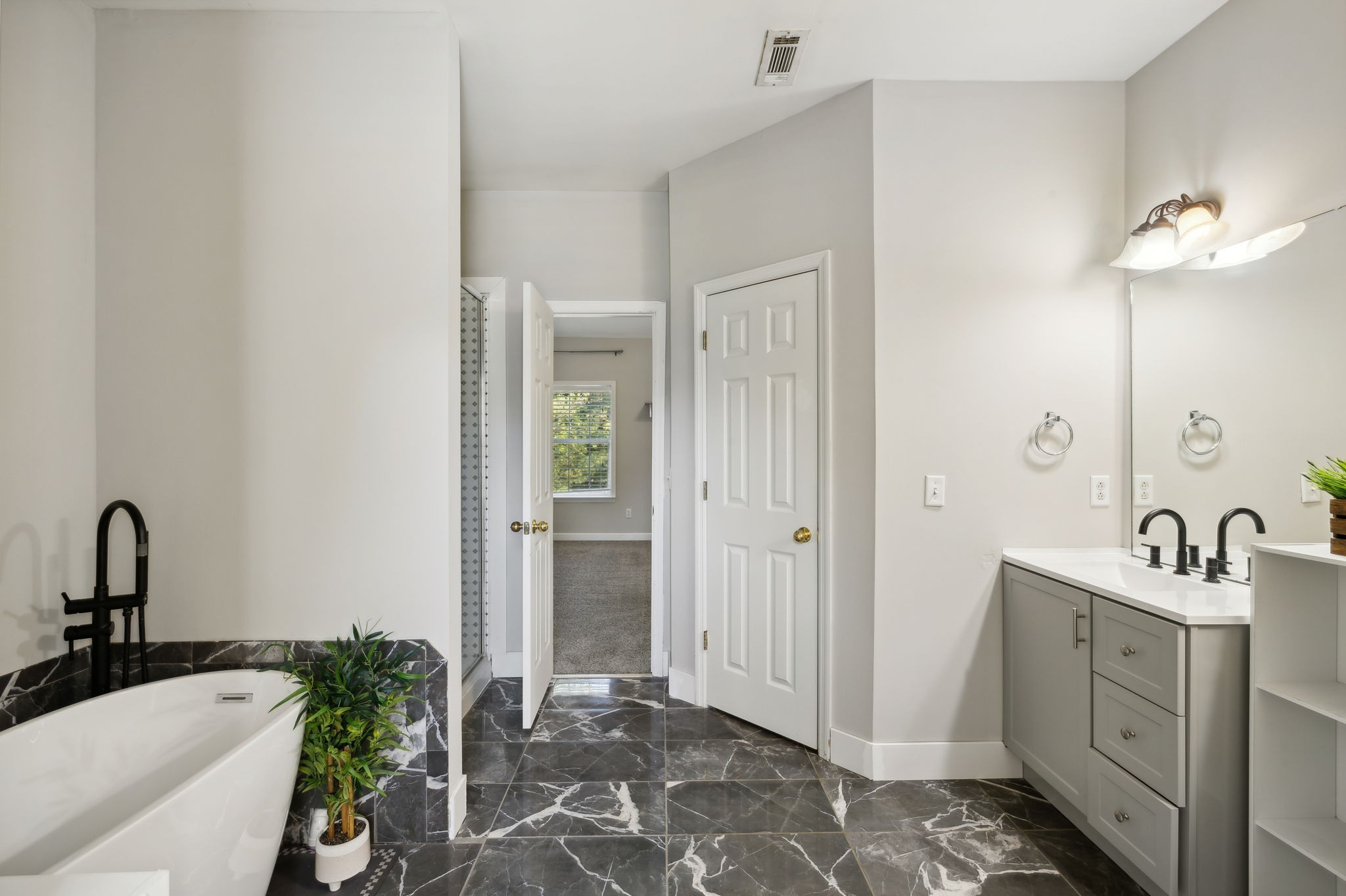 Brentwood, Tennessee 37027, United States, 5 Bedrooms Bedrooms, ,3 BathroomsBathrooms,Residential,Active,104649