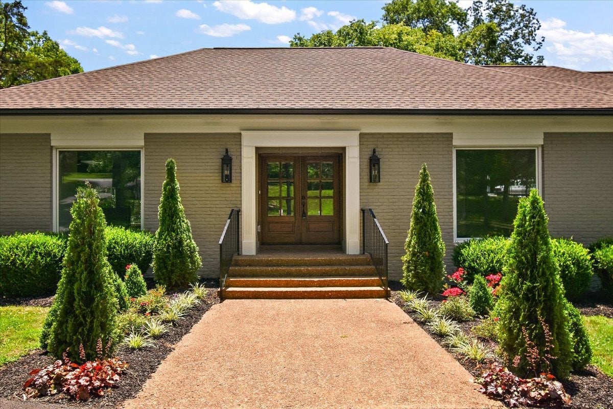 1409 Sneed Rd W, Franklin TN 37069 4-bed home, photo 3 of 30