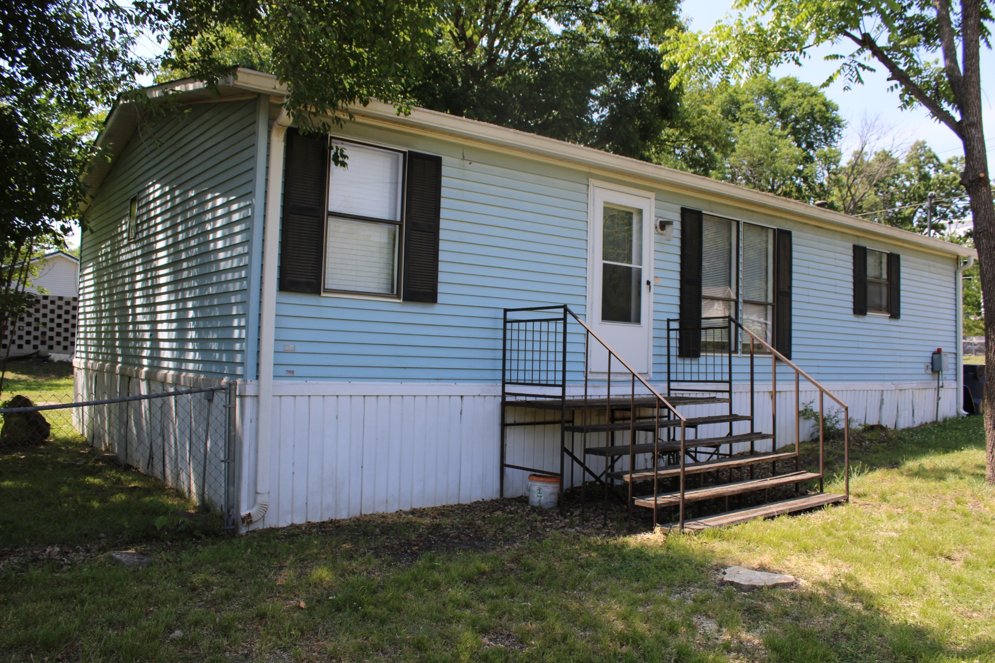1706 Mars St