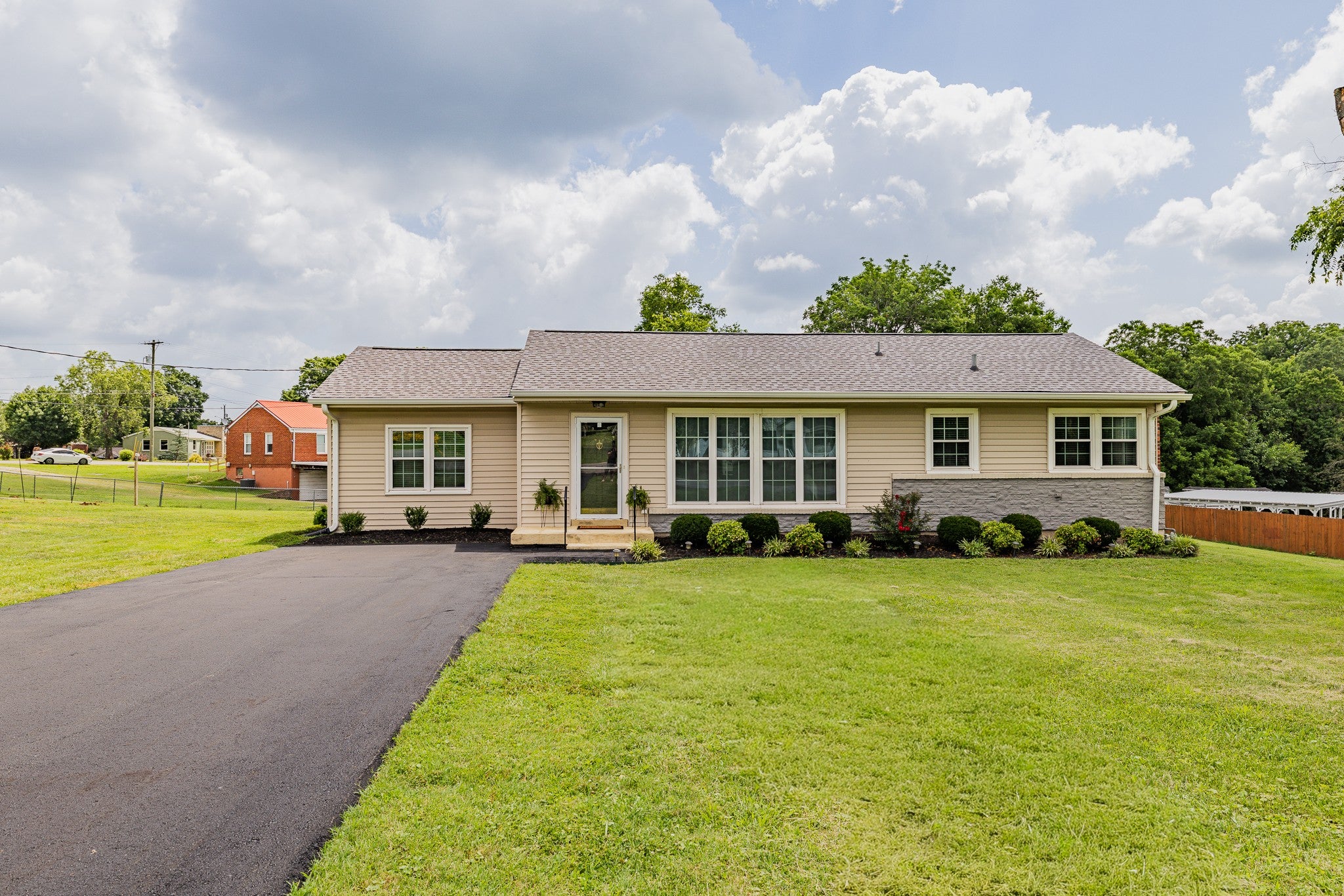 3-bed home sold in Nashville, TN 37216, 4428 Saunders Ave 4428 Saunders Ave, Nashville TN 37216 3-bed home, photo 3 of 30
