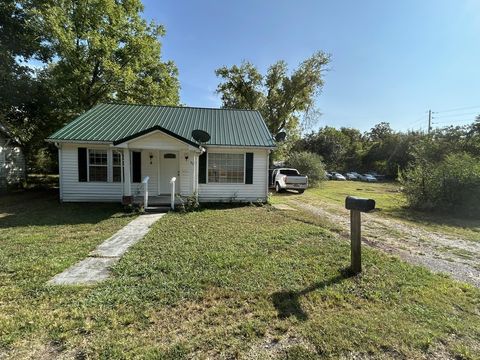 95 Front St Stewart TN 37175