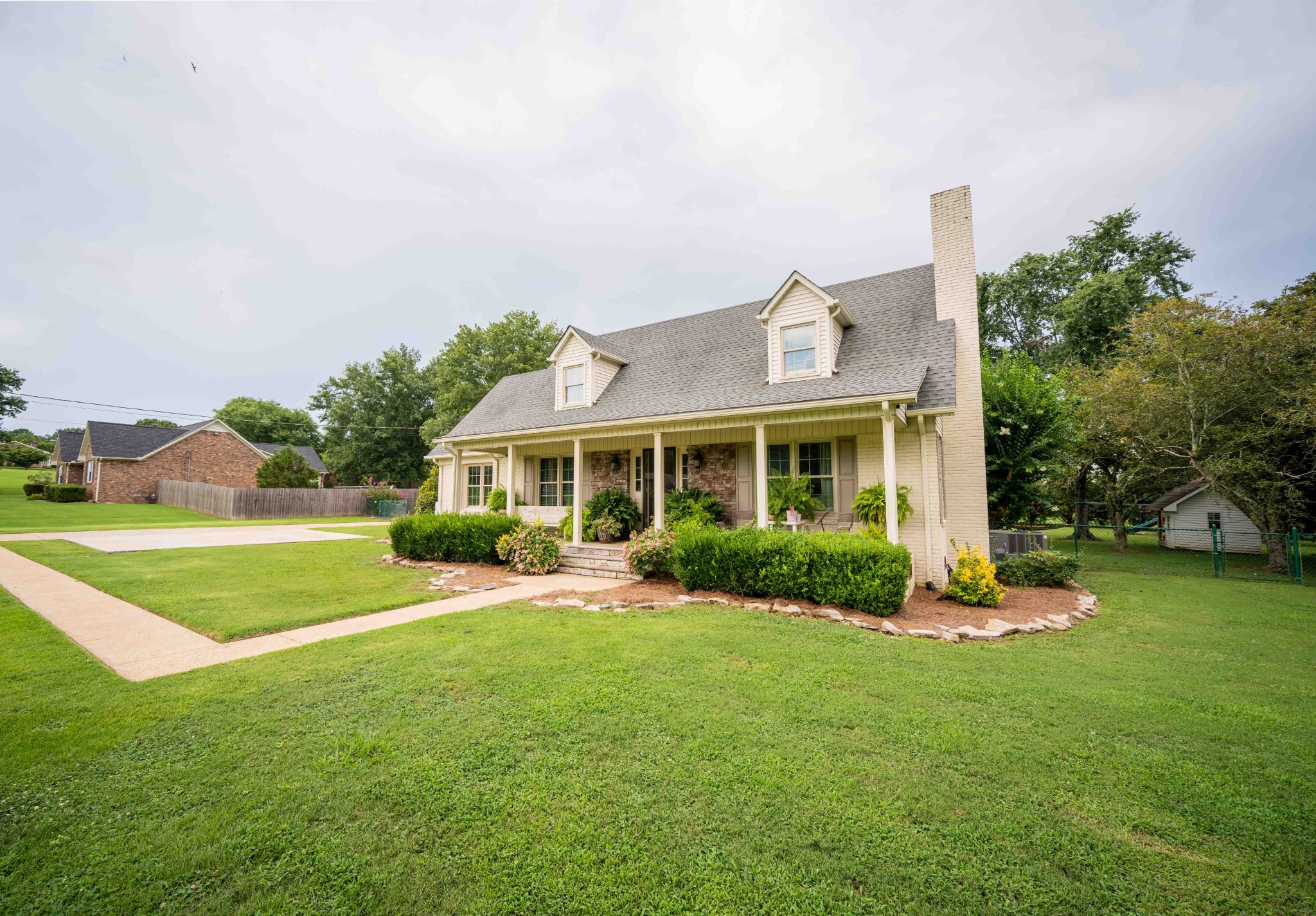 1316 Edgewood Dr S
