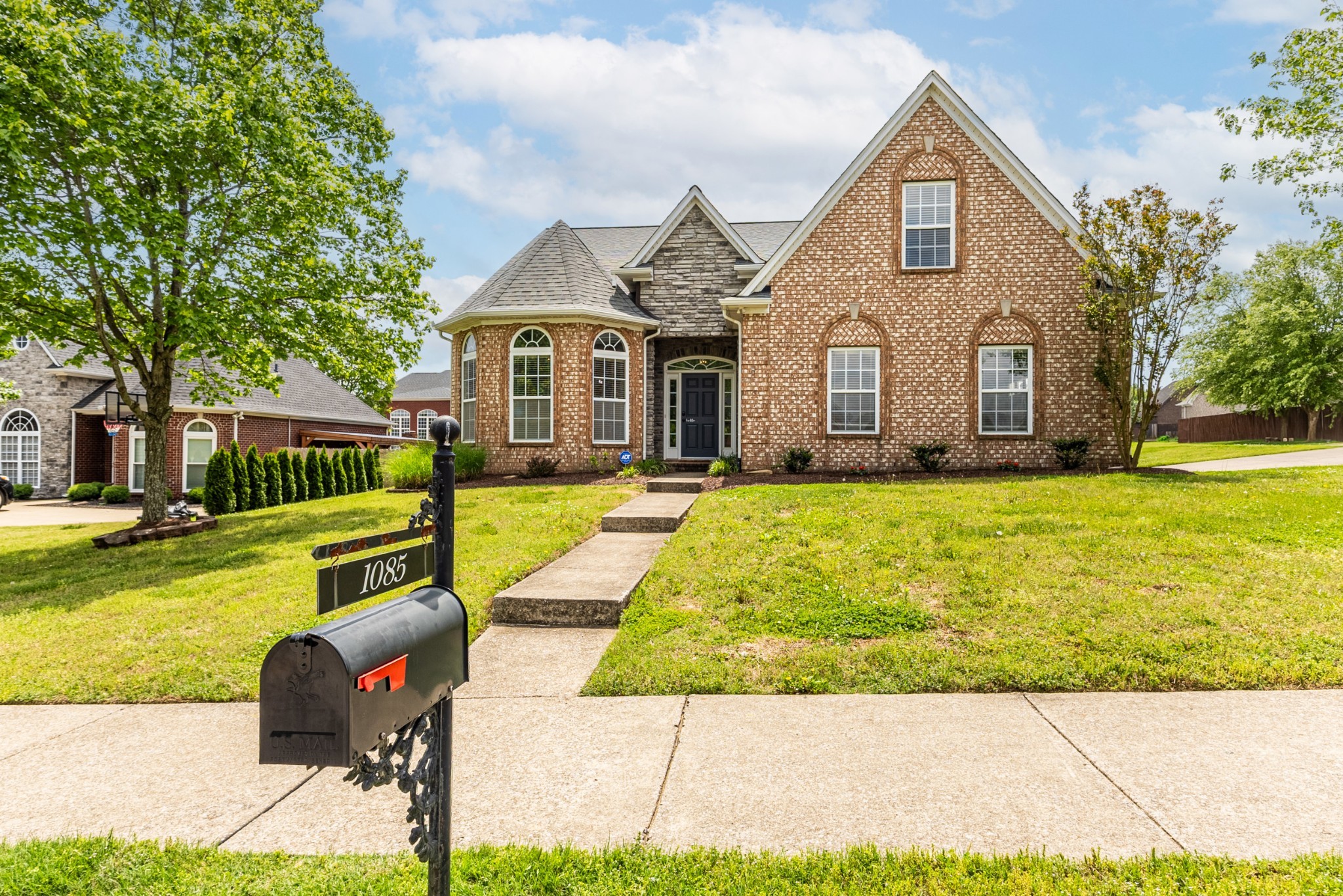 1085 Nealcrest Cir