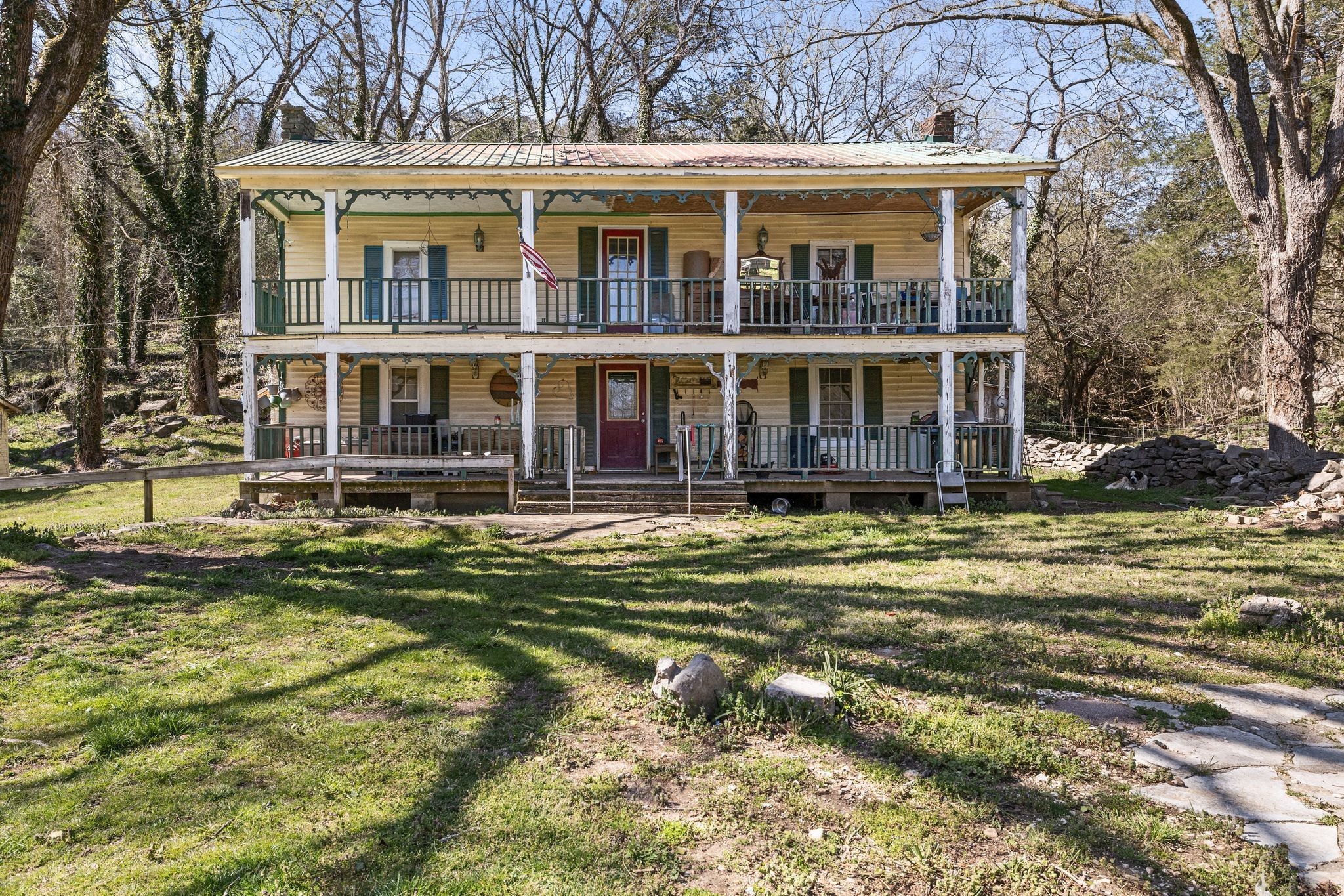 2203 Stones River Rd