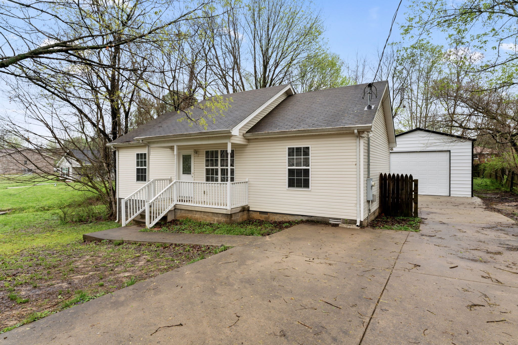 1090 Sugarberry Ln