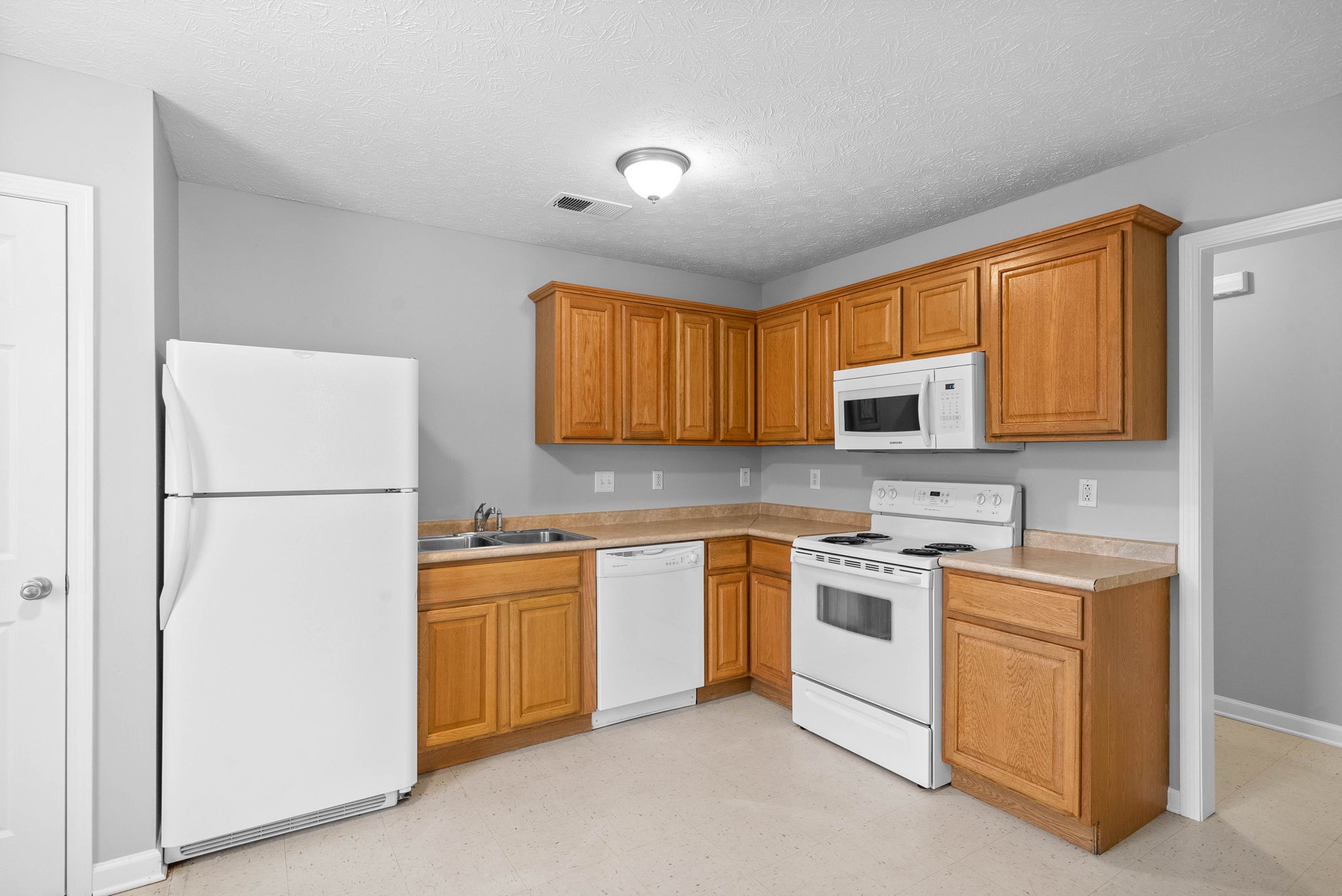 Clarksville, Tennessee 37042, United States, 2 Bedrooms Bedrooms, ,1 BathroomBathrooms,Residential,Active,11301
