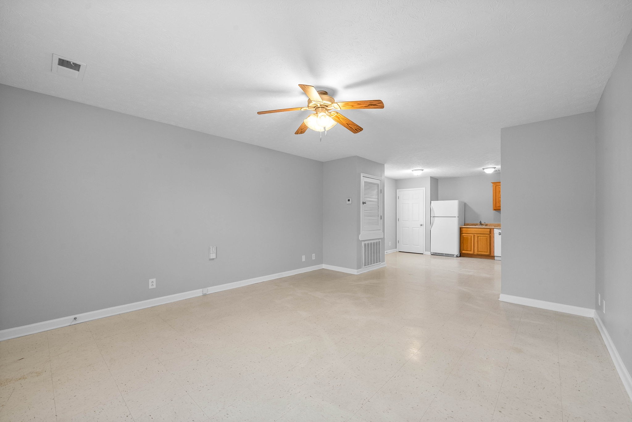 Clarksville, Tennessee 37042, United States, 2 Bedrooms Bedrooms, ,1 BathroomBathrooms,Residential,Active,11301