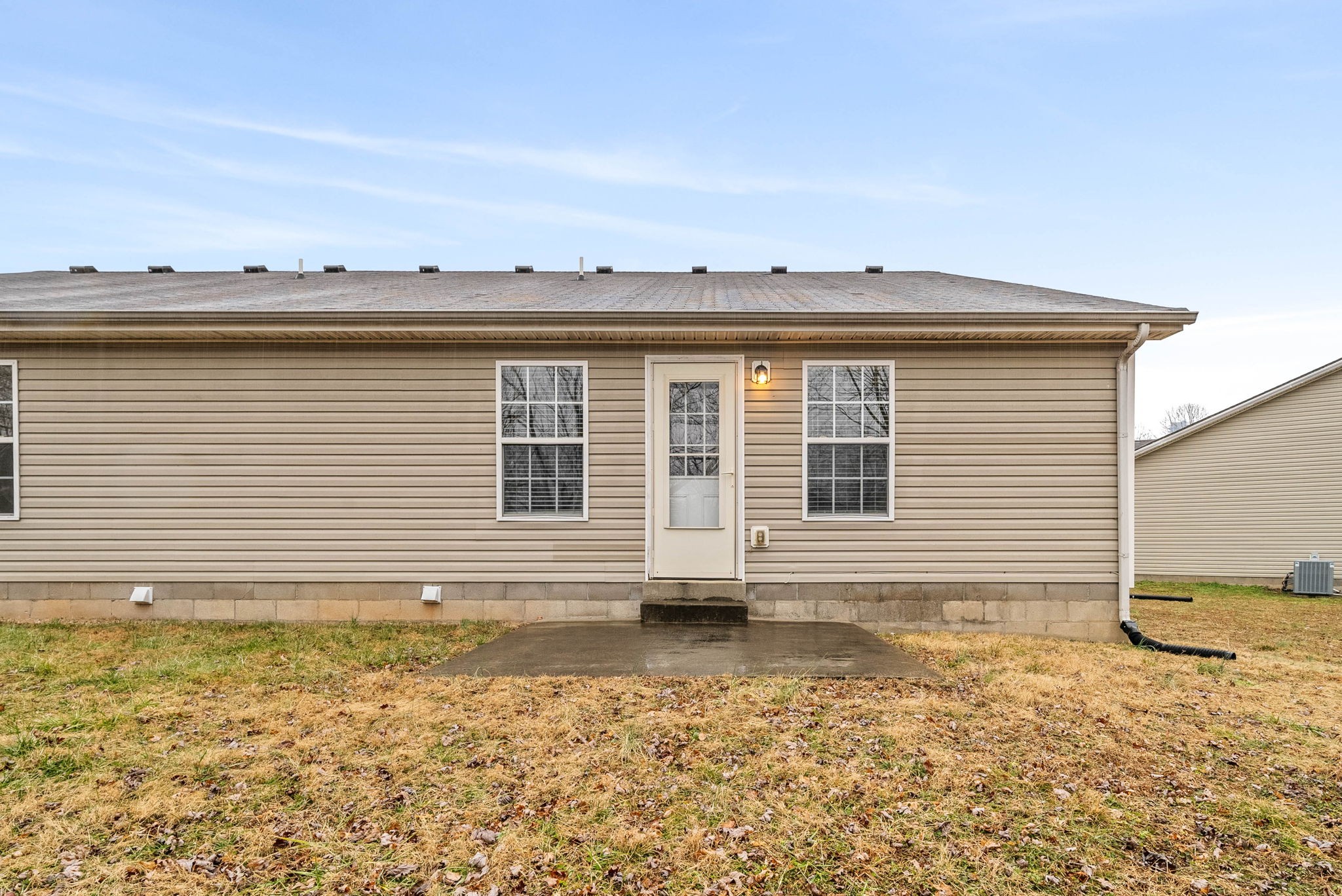 Clarksville, Tennessee 37042, United States, 2 Bedrooms Bedrooms, ,1 BathroomBathrooms,Residential,Active,11301