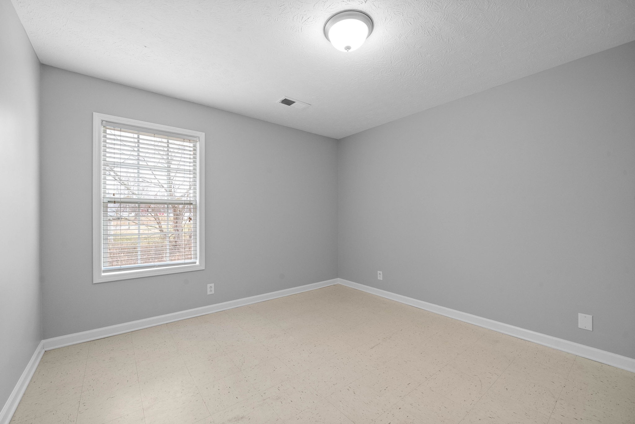 Clarksville, Tennessee 37042, United States, 2 Bedrooms Bedrooms, ,1 BathroomBathrooms,Residential,Active,11301