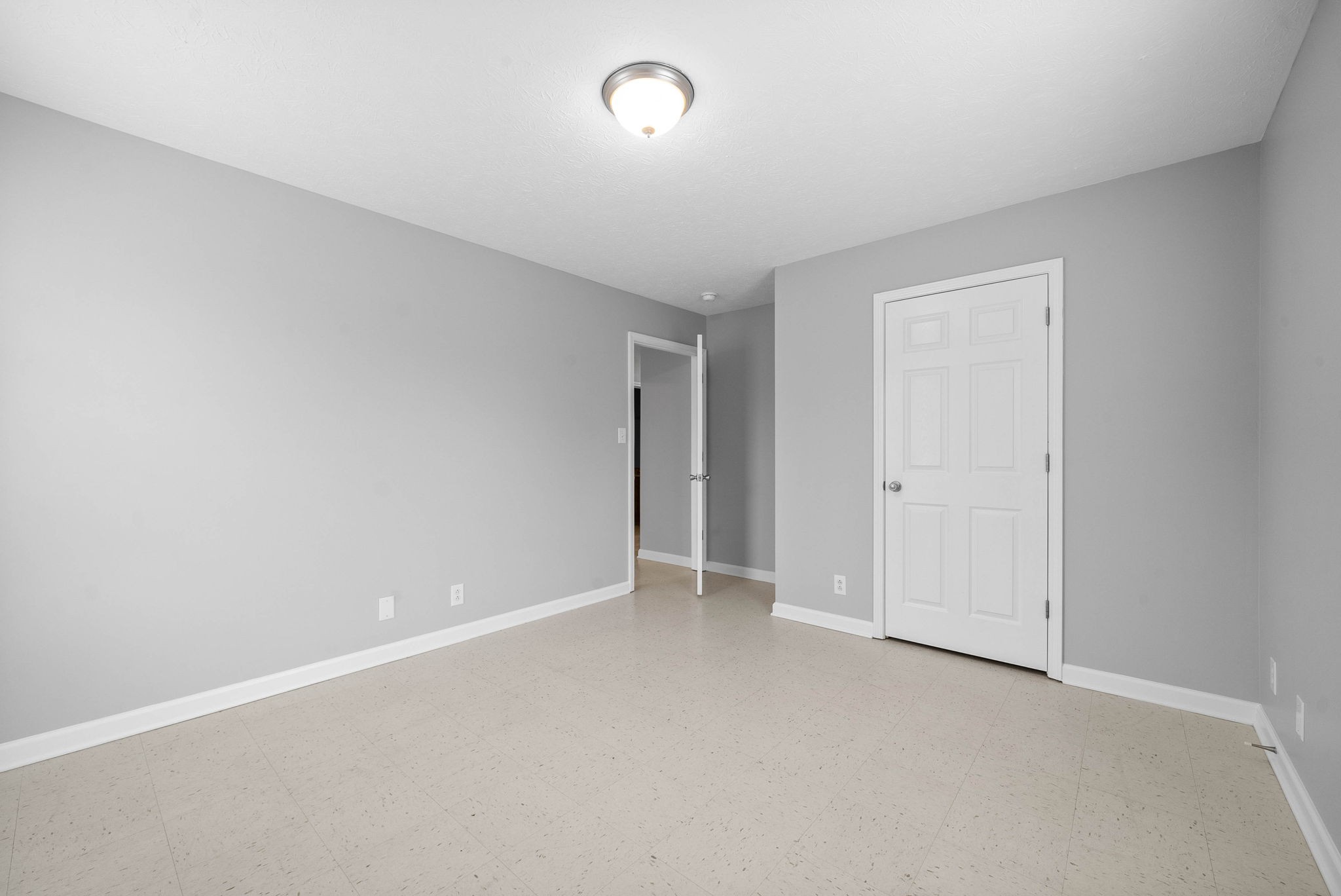 Clarksville, Tennessee 37042, United States, 2 Bedrooms Bedrooms, ,1 BathroomBathrooms,Residential,Active,11301