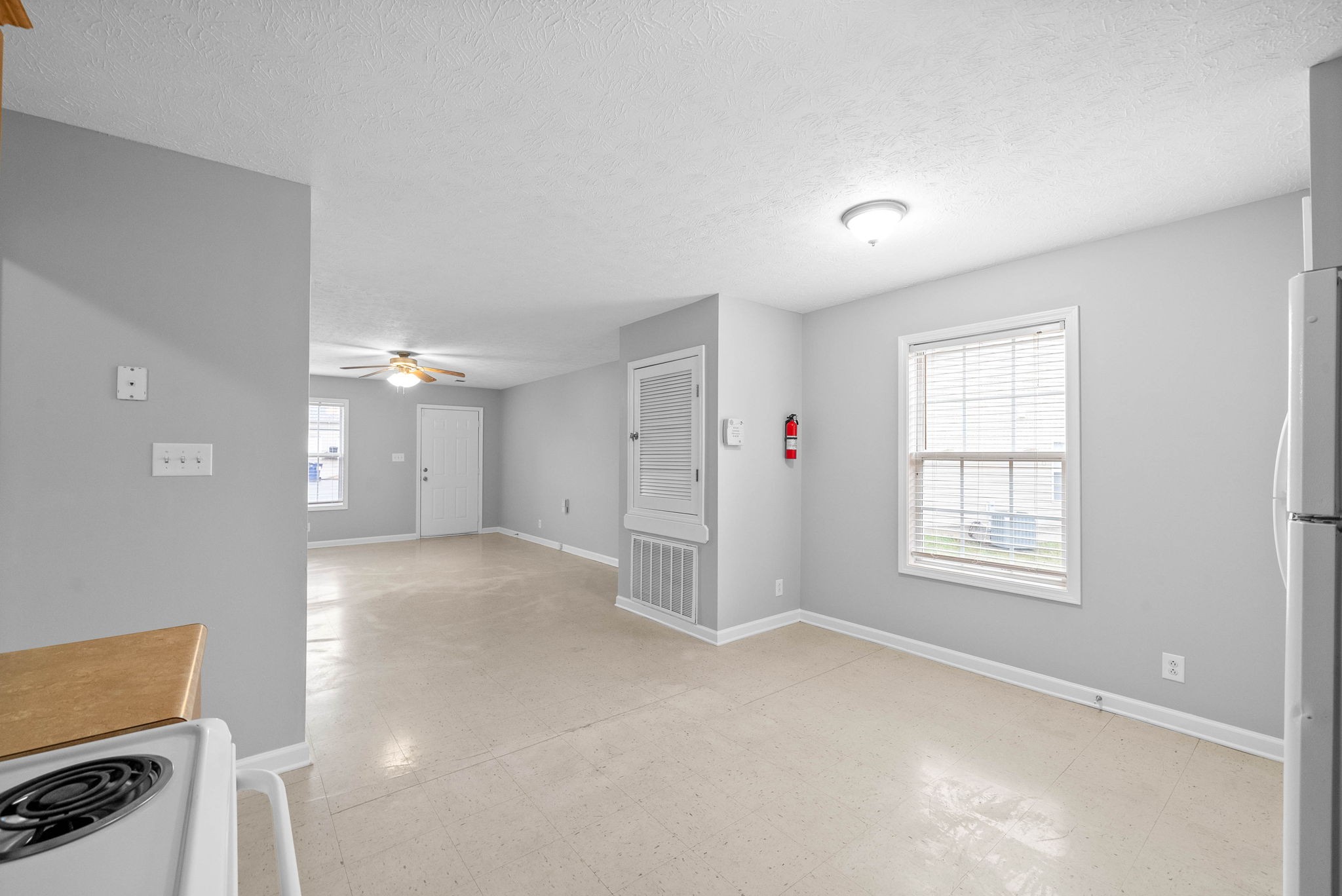 Clarksville, Tennessee 37042, United States, 2 Bedrooms Bedrooms, ,1 BathroomBathrooms,Residential,Active,11301