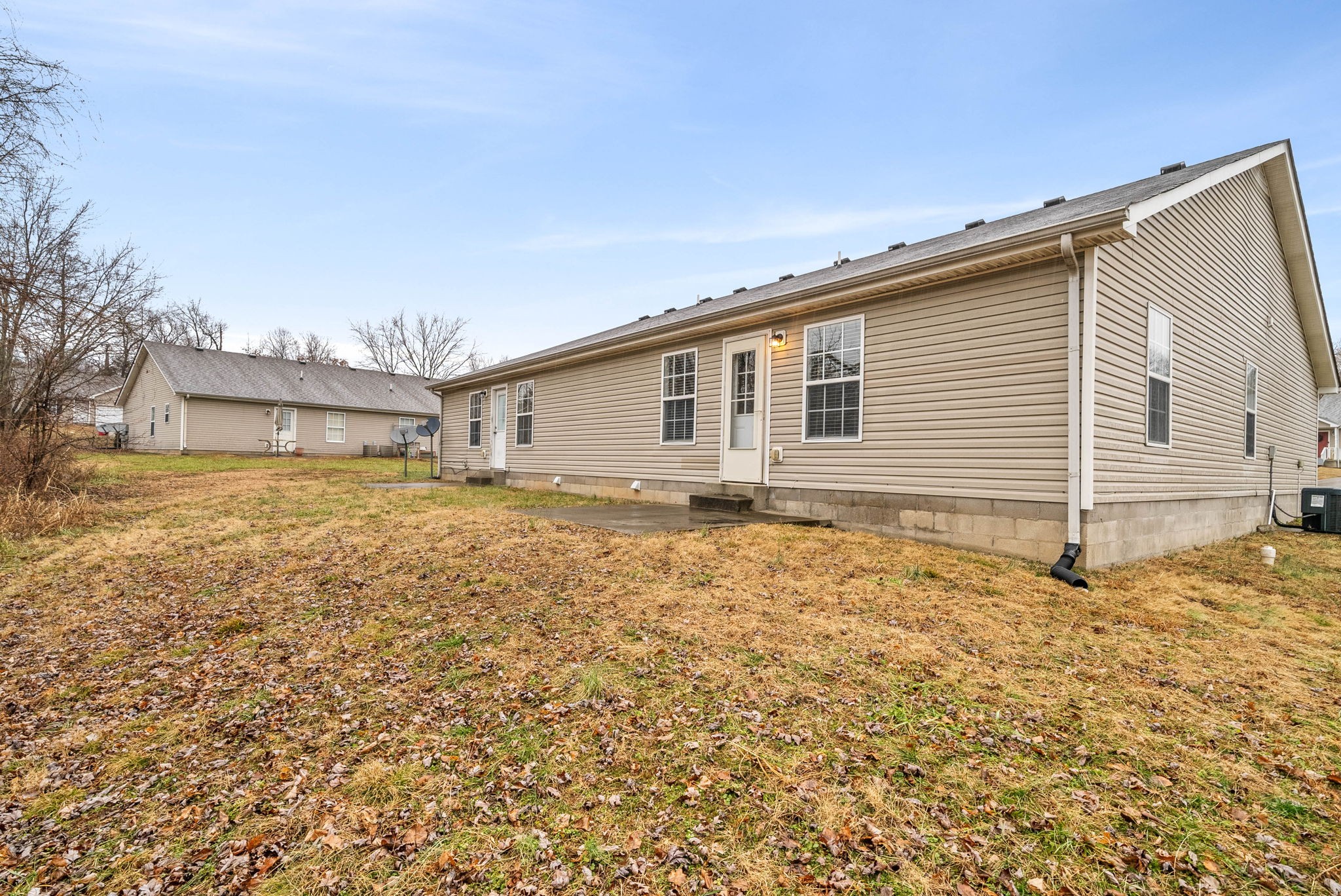 Clarksville, Tennessee 37042, United States, 2 Bedrooms Bedrooms, ,1 BathroomBathrooms,Residential,Active,11301