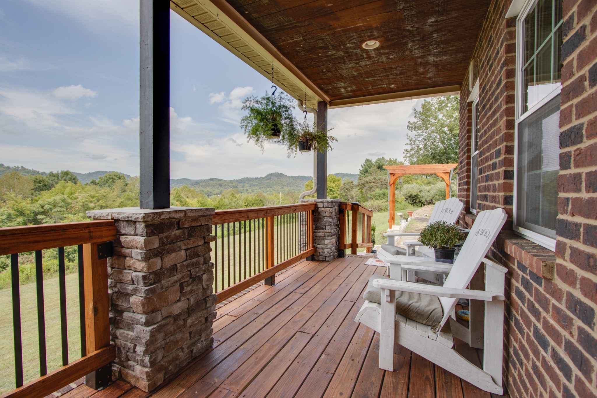 57 Lakeside Dr