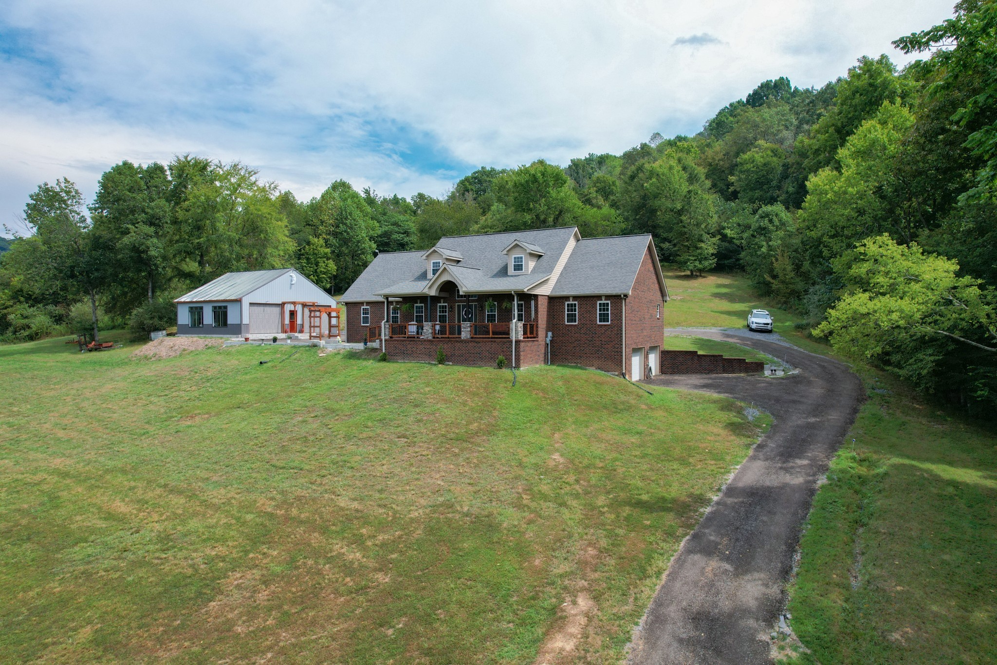 57 Lakeside Dr