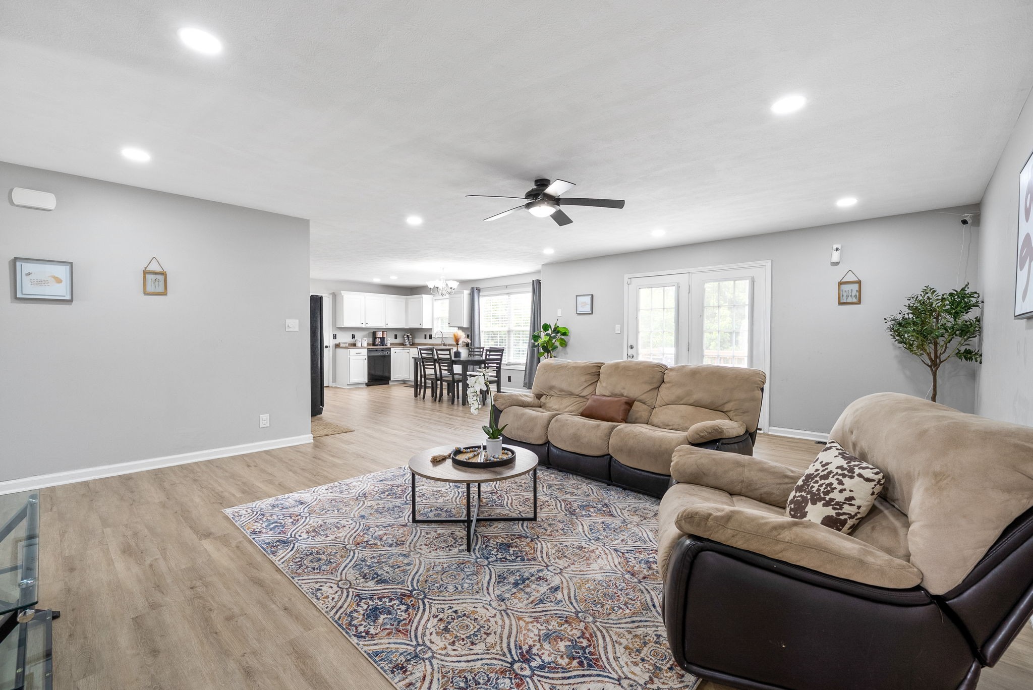 1556 Apache Way