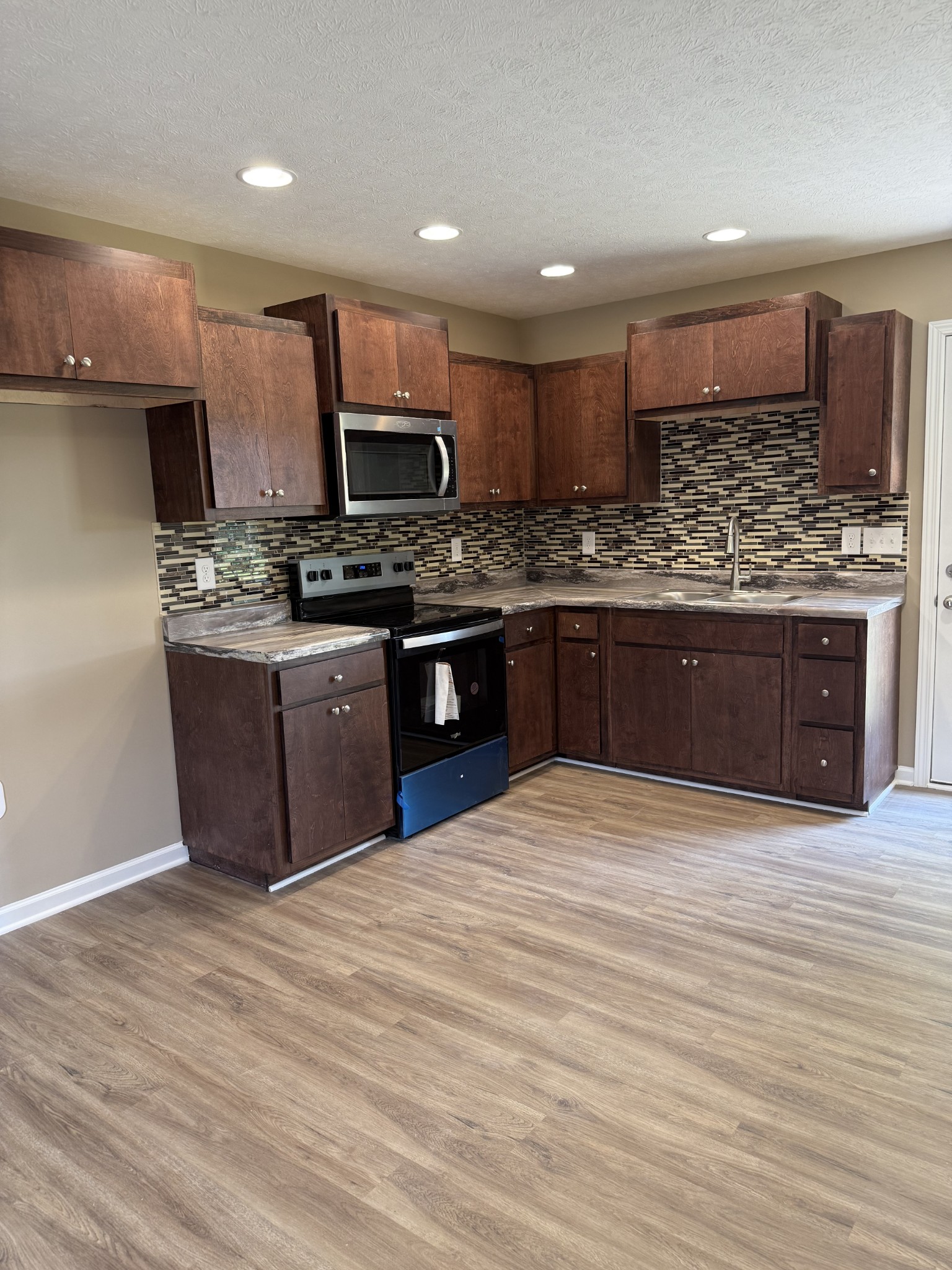 131 Hesselly Rd