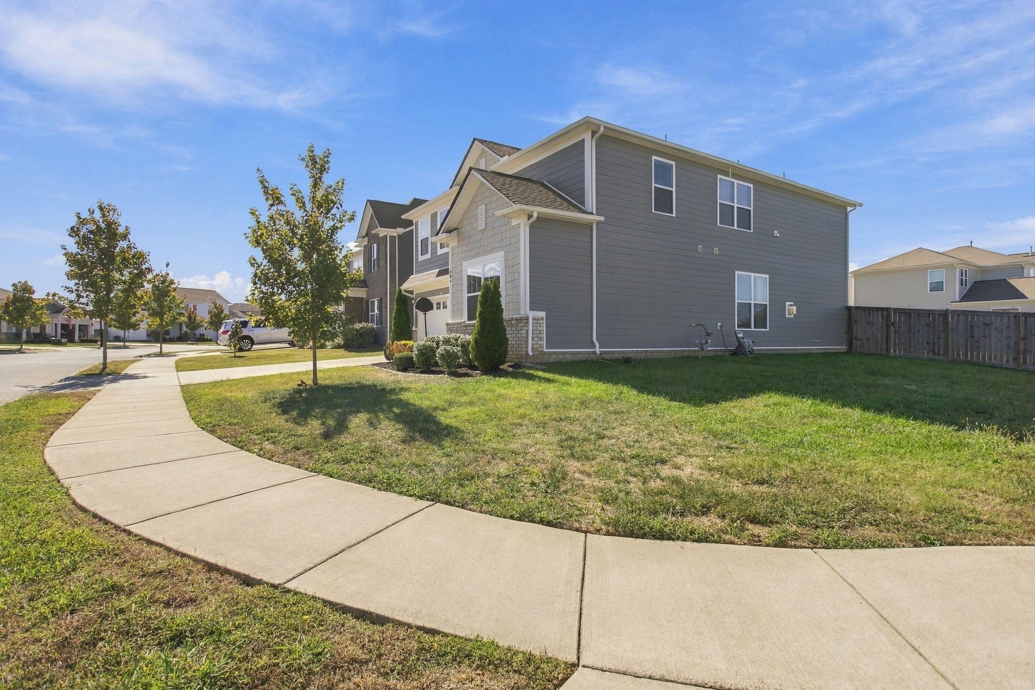 906 Sassafras Ct